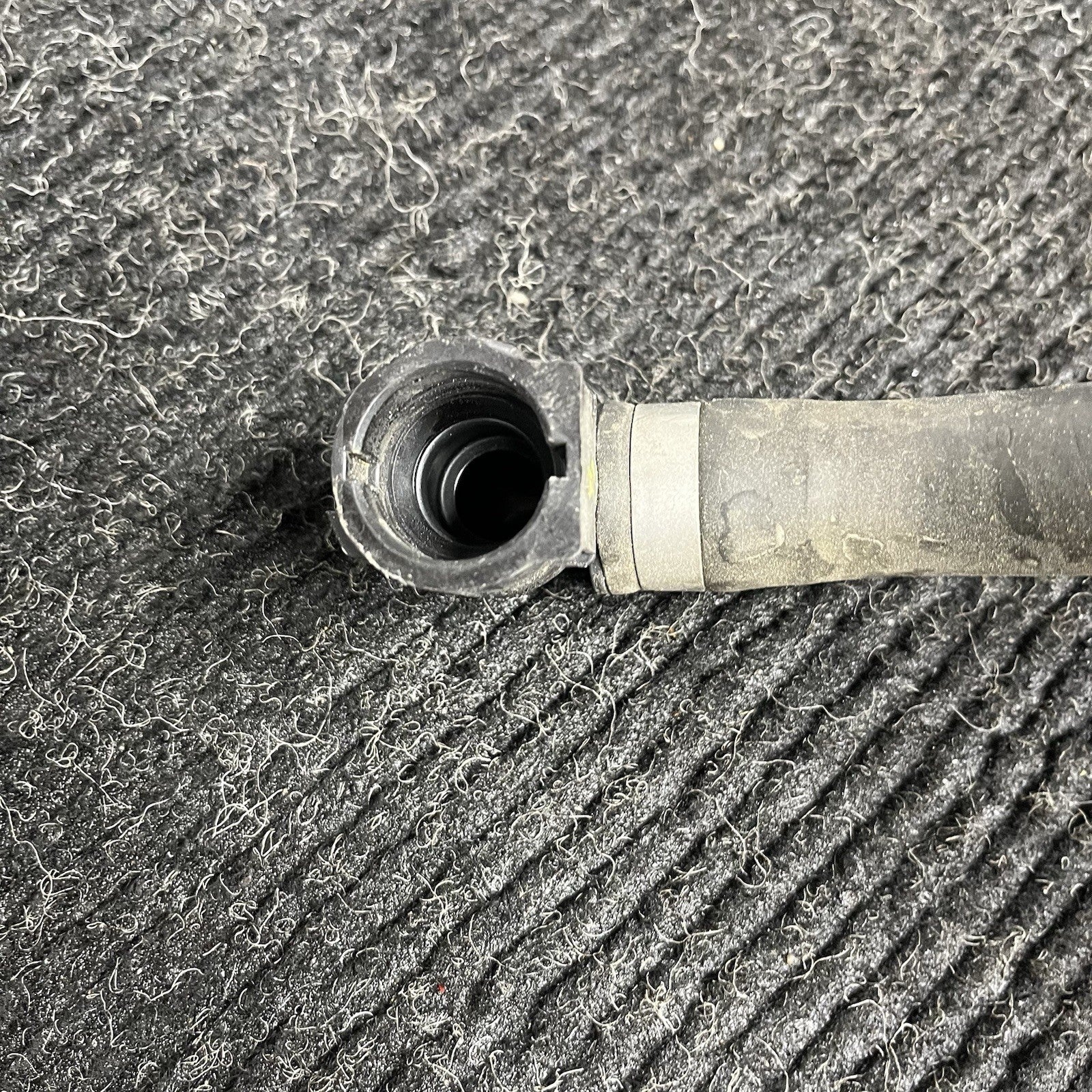☑️ 2017-2020 BMW 430I F36 ENGINE RADIATOR LOWER COOLANT HOSE OEM 17128634285
