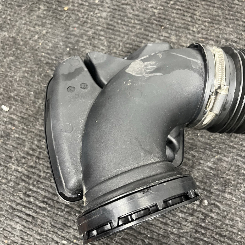 ☑️2016-2018 BMW F30 330I B48 2.0L FRONT ENGINE AIR INTAKE RESONATOR OEM 70604496
