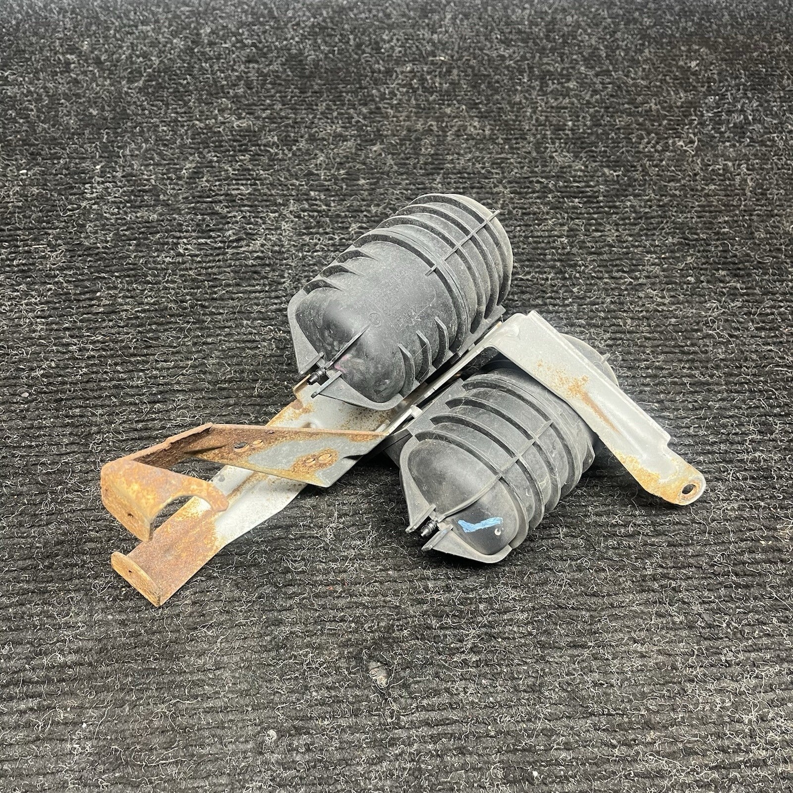 ☑️ 2007-2010 BMW E90 E92 335I N54 ENGINE TURBO CHARGER VACUUM CANNISTER PAIR OEM