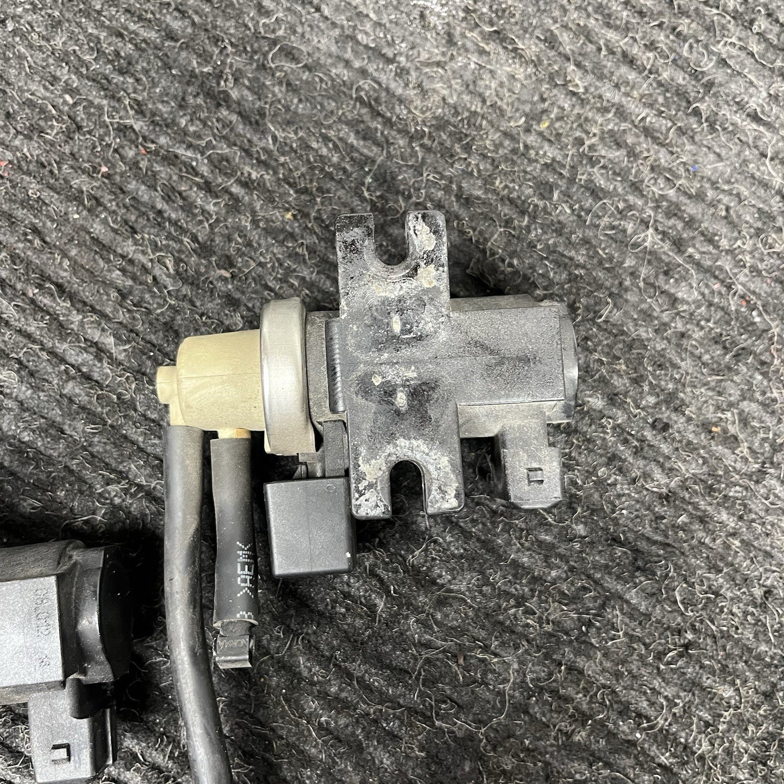 ☑️ 06-13 OEM BMW E90 E92 N54 Turbo Charger Air Pressure Boost Solenoid Valve SET
