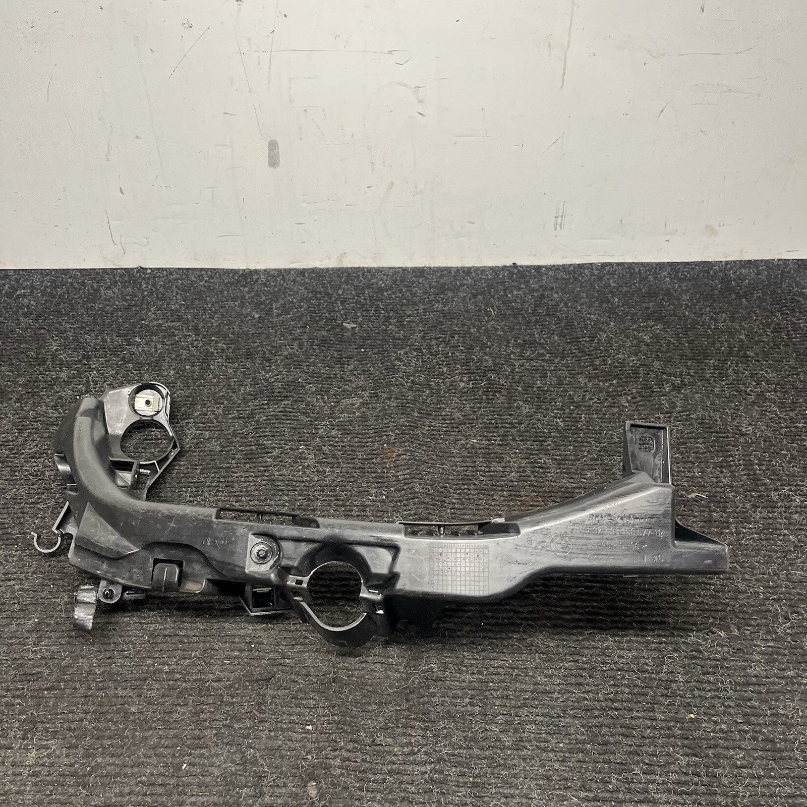 ☑️ 07-10 OEM BMW E92 E93 328 335 Right Passenger Headlight Bracket Carrier Mount