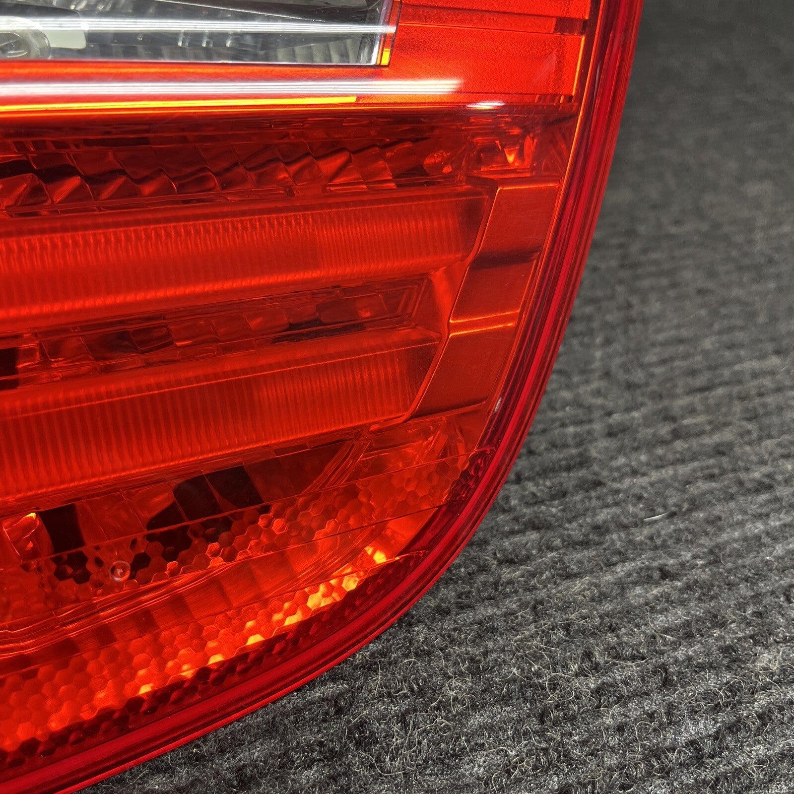 ☑️ 09-11 OEM BMW E90 LCI Sedan Rear Left Driver Side Inner Tail Light Trunk Lid