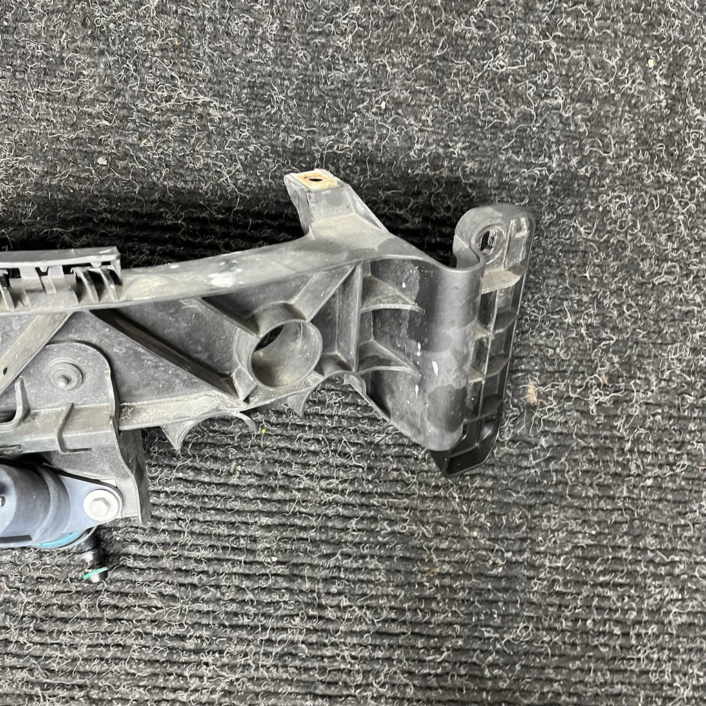 ☑️ 08-13 BMW E82 E88 135 Right Passenger Side Headlight Arm Bracket Mount