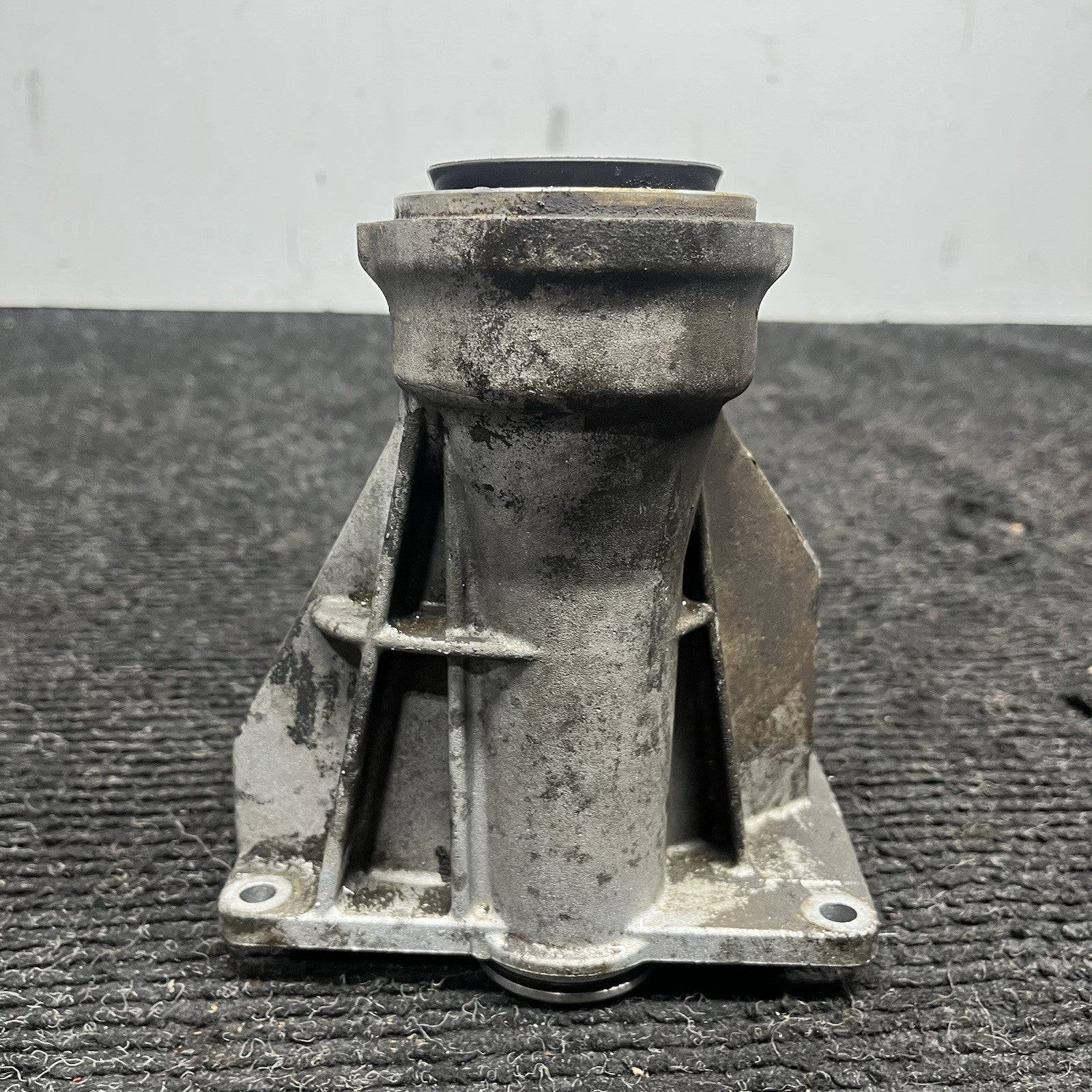 ☑️ 09-13 BMW 335i E92 Transmission Differential Axle Mount Support Bracket OEM
