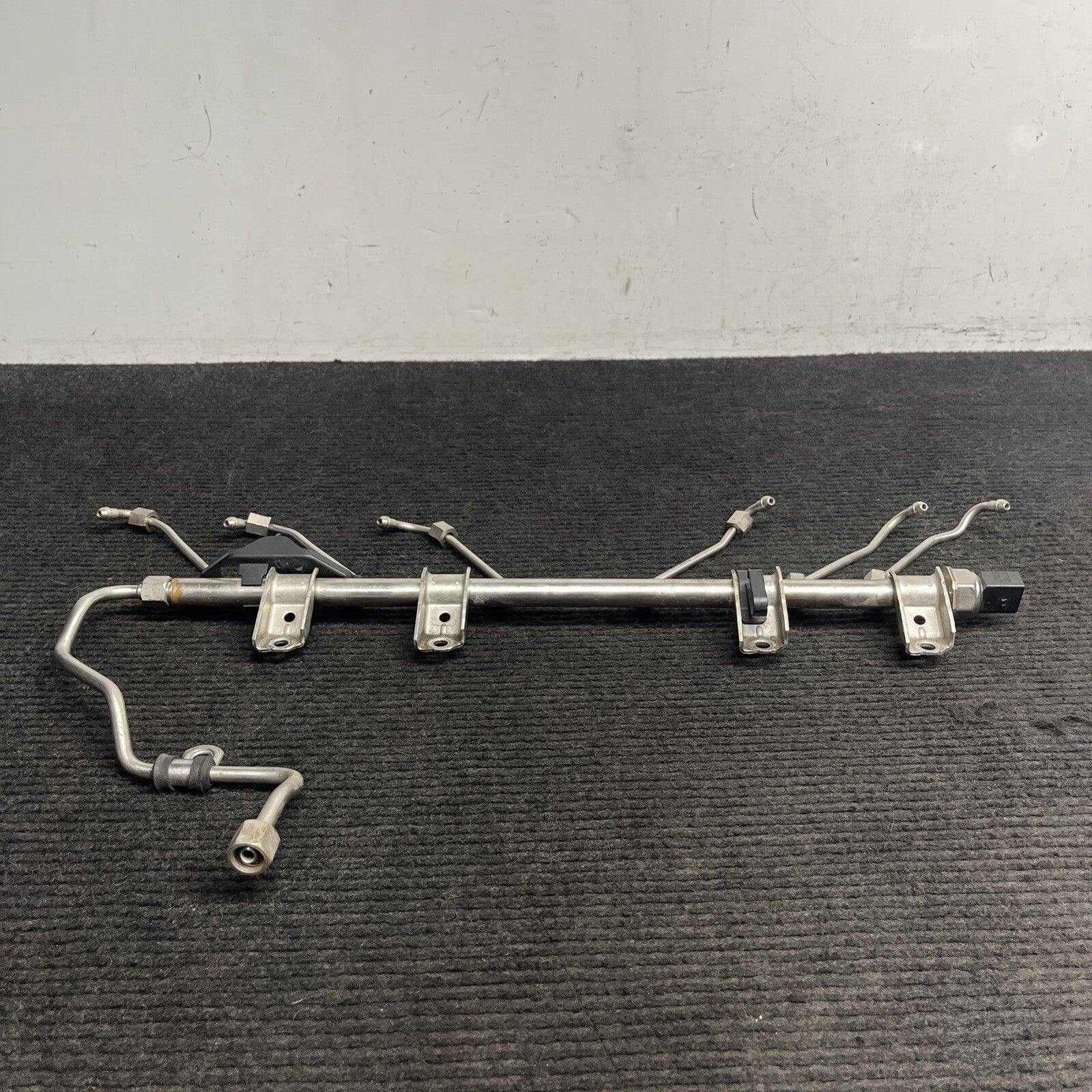 ☑️ BMW E88 E92 E60 135 335 535 N54 Engine High Pressure Fuel Rail Line Unit OEM