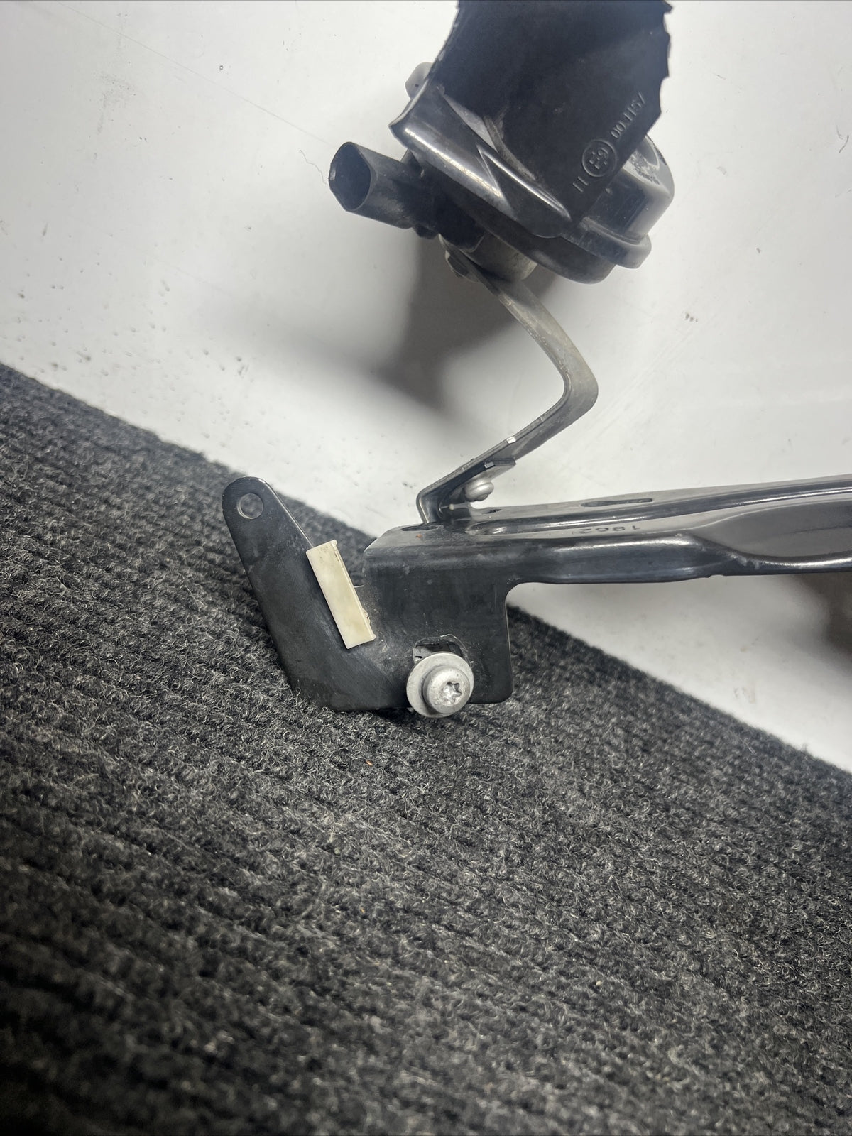 🌟2011-2016 BMW 328XI F30  FRONT LEFT RADIATOR MOUNT BRACKET SUPPORT OEM✅