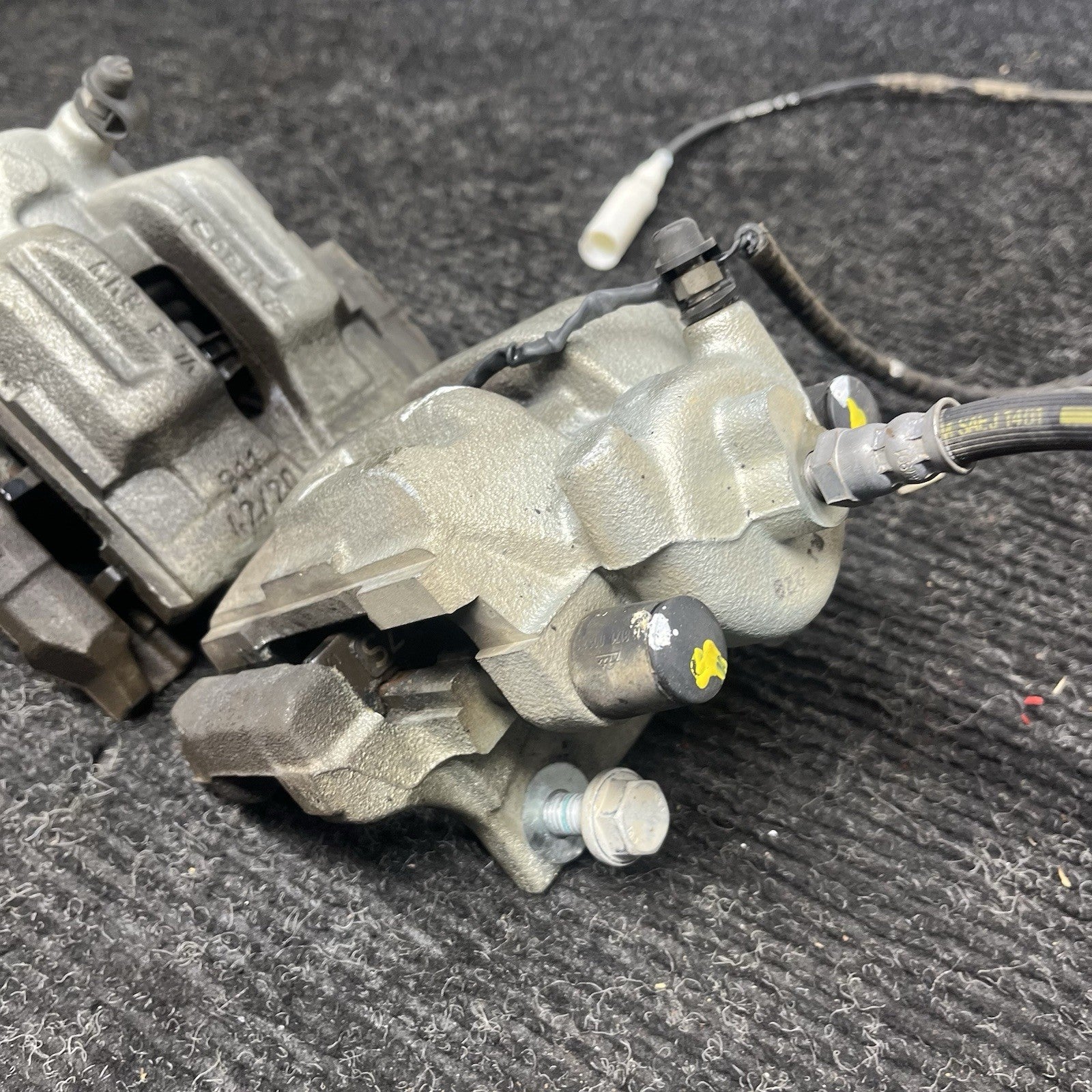 ☑️ 07-13 BMW E90 E92 E93 328i Rear Right Brake Caliper Carrier Pair OEM