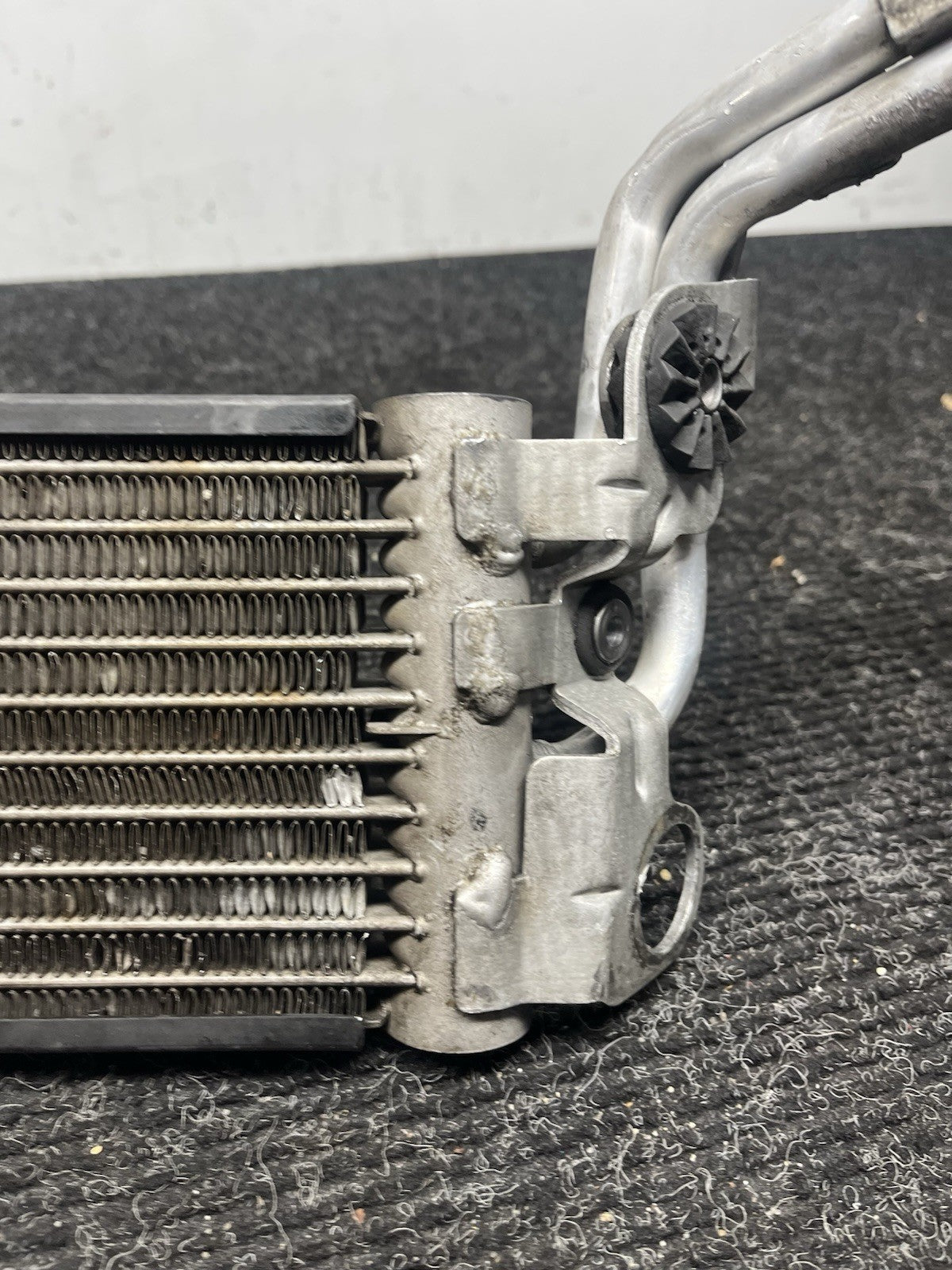 ☑️ 2008-2013 BMW E82 E88 E90 E92 E93 135i 335i N54 Factory Engine Oil Cooler OEM