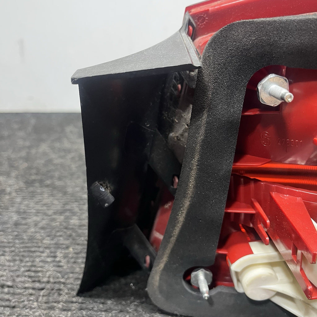 ☑️ 06-08 BMW E90 335i Sedan Rear Left Driver Side Tail Light Lamp 7161955 OEM