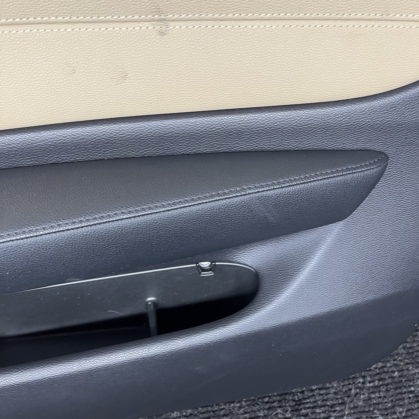 ☑️ 08-13 BMW E88 E82 135i 128i Front Passenger Door Card Panel Vinyl Oyster