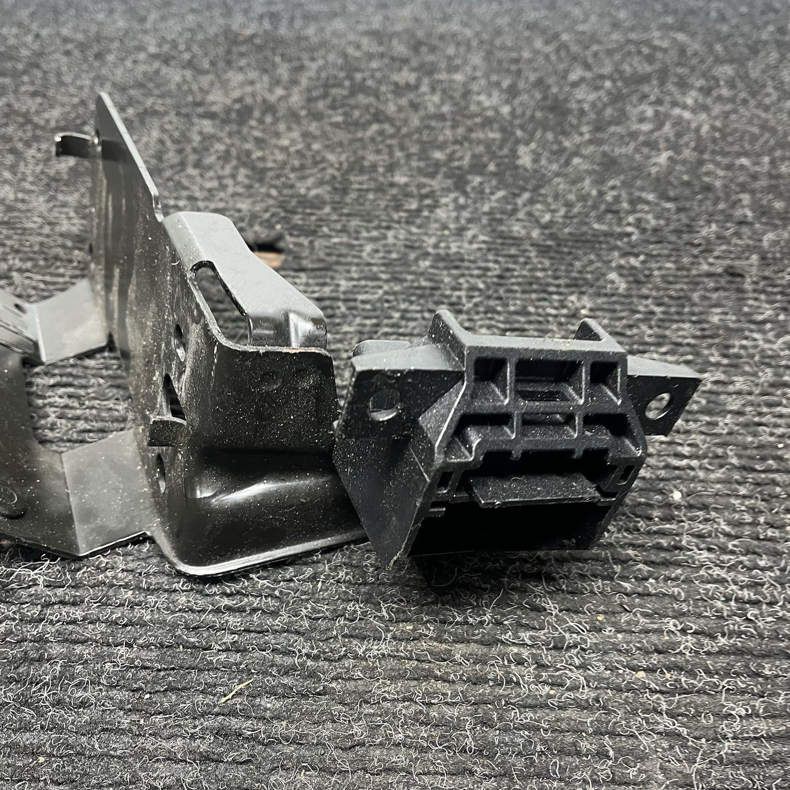 ☑️ 11-13 OEM BMW E92 E93 335is Radiator Support Left Driver Plate Bracket Mount