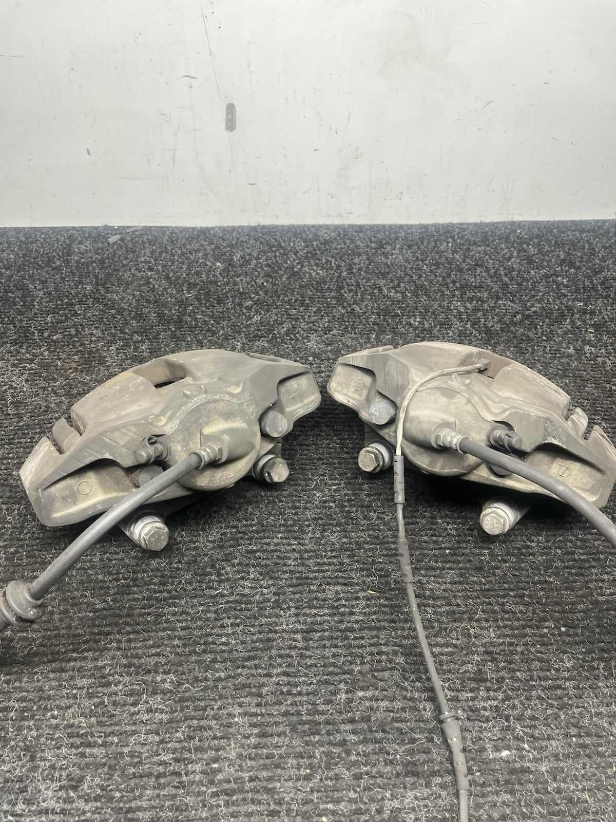 ☑️ 06-11 E90 E91 E92 E93 E84 335 Z4 BMW 335i Front Brake Caliper Set OEM