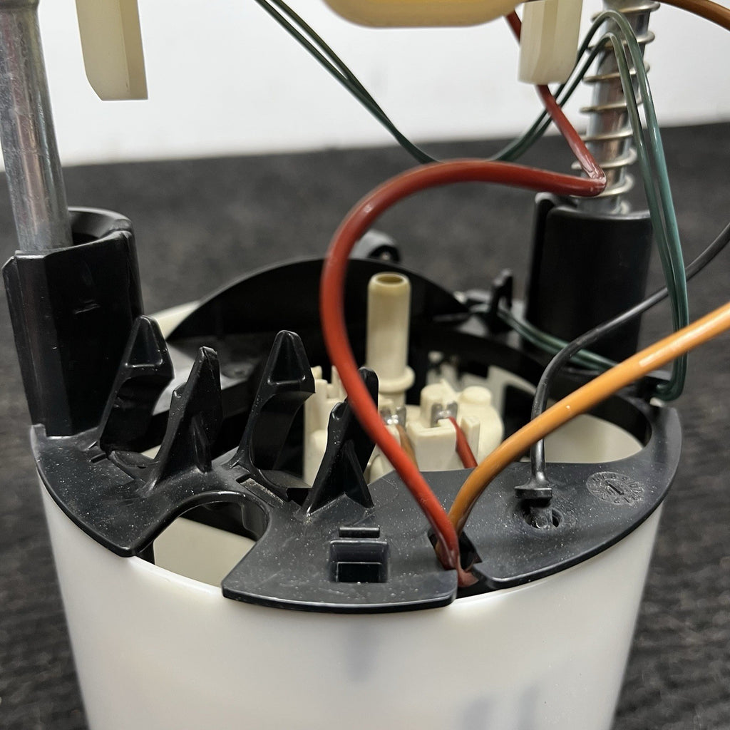 ☑️ 06-13 BMW E82 E88 E90 E91 E92 E93 135I 335I Fuel Pump OEM