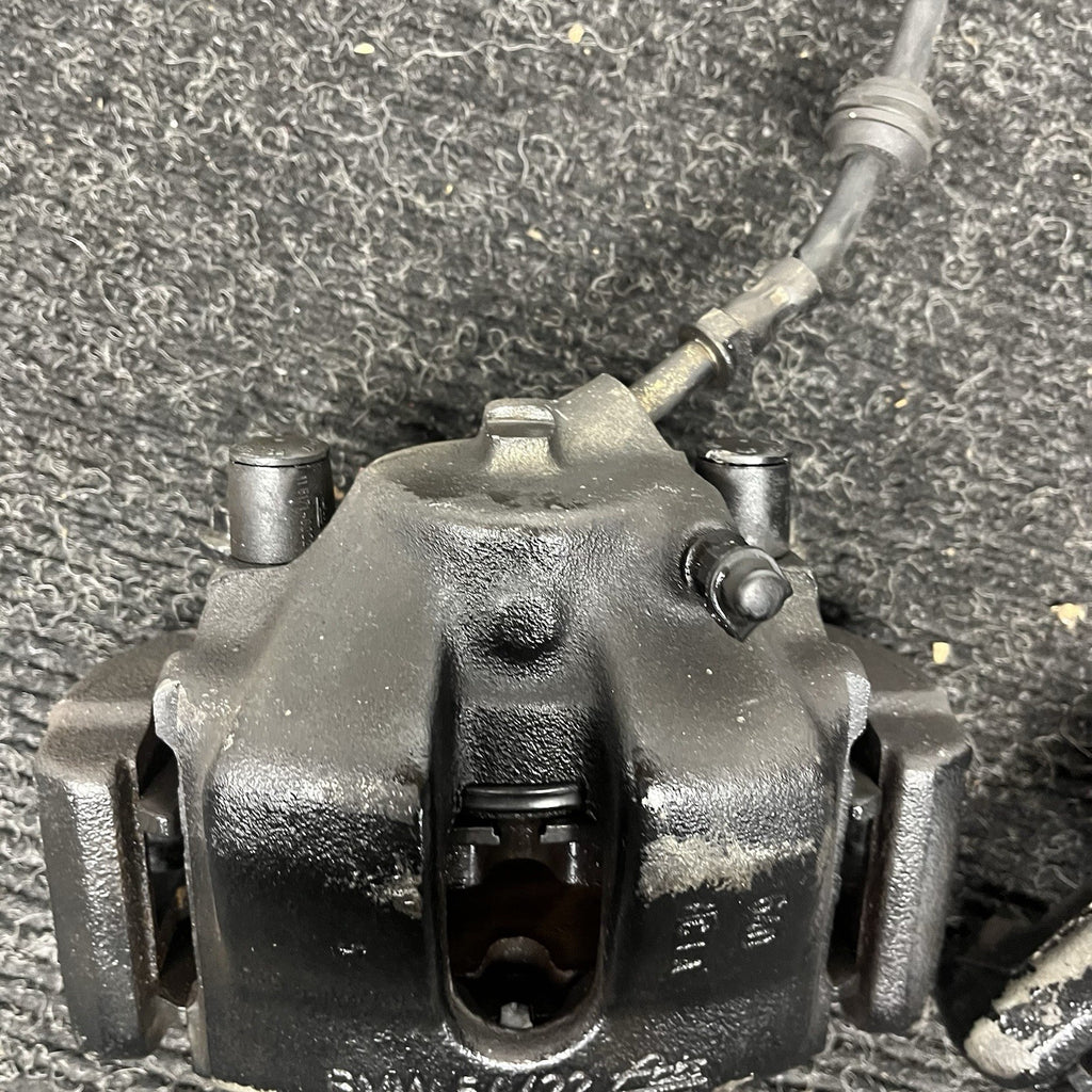 ☑️ 03-05 BMW E85 Z4 RWD SET OF 2 FRONT LEFT & RIGHT BRAKE CALIPER OEM *NOTE*