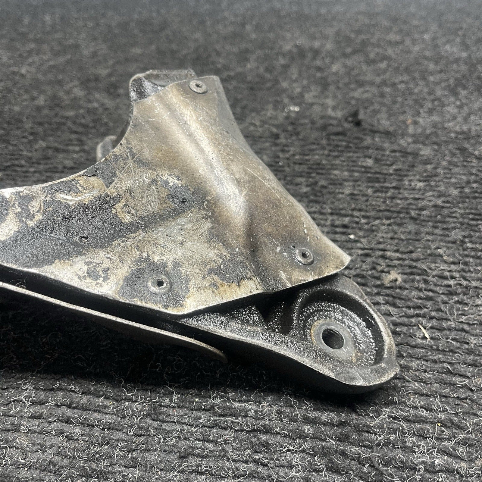 07-11 BMW E82 E88 E90 E92 135I 335I N54 Z4 RIGHT PASSENGER ENGINE MOUNT BRACKET