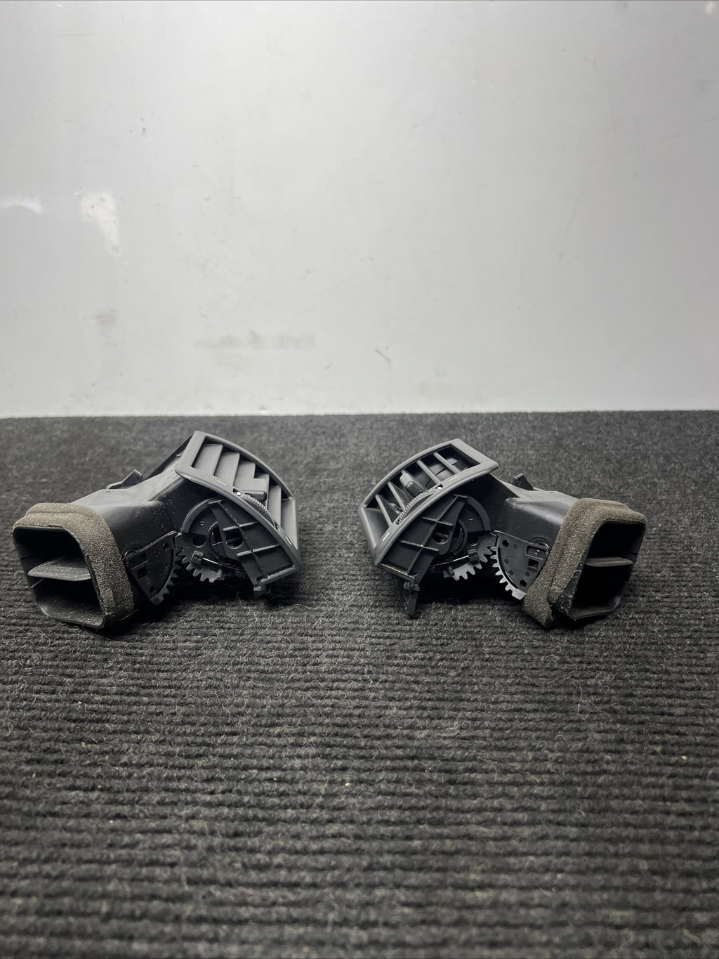 98-05 BMW E46 M3 3 SERIES FRONT L/R DASH END VENTS AC VENT AIR VENT OEM