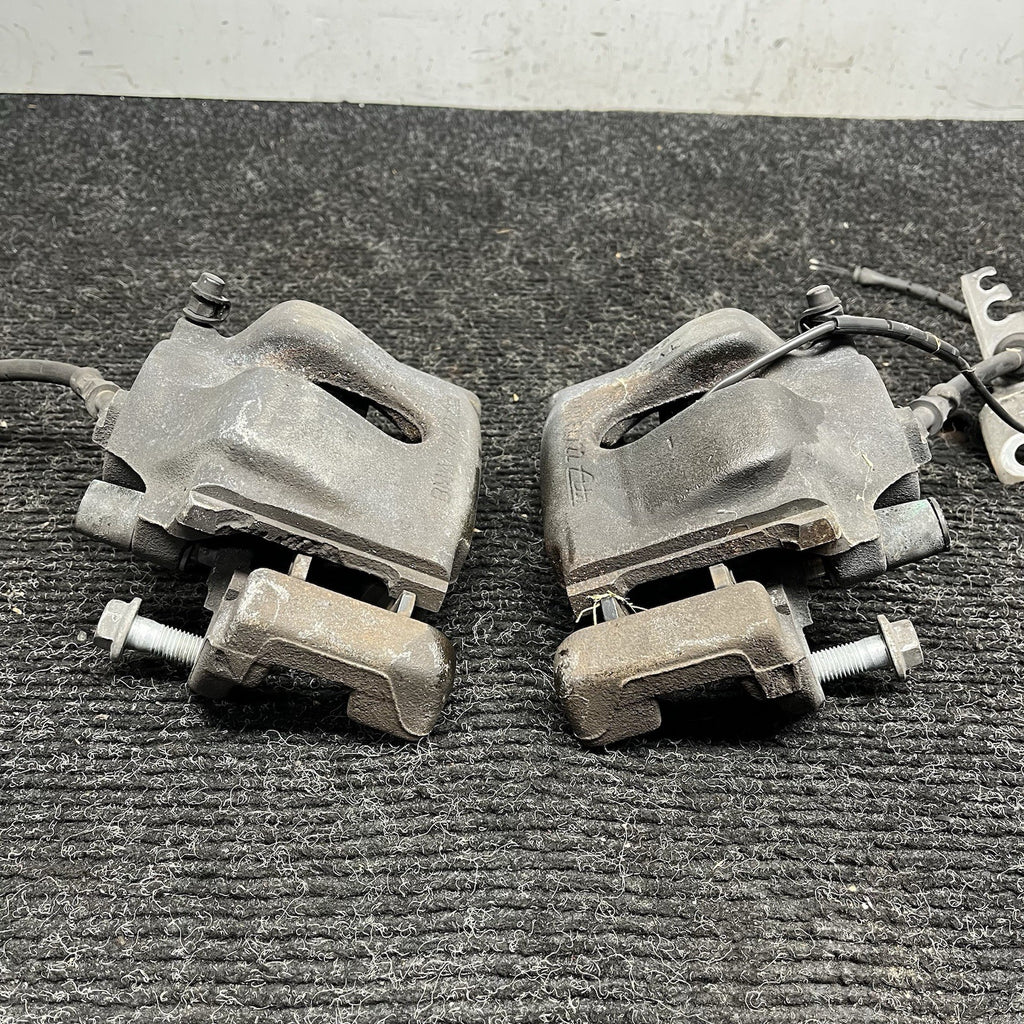 ☑️ 03-05 BMW E85 Z4 RWD SET OF 2 FRONT LEFT & RIGHT BRAKE CALIPER OEM *NOTE*