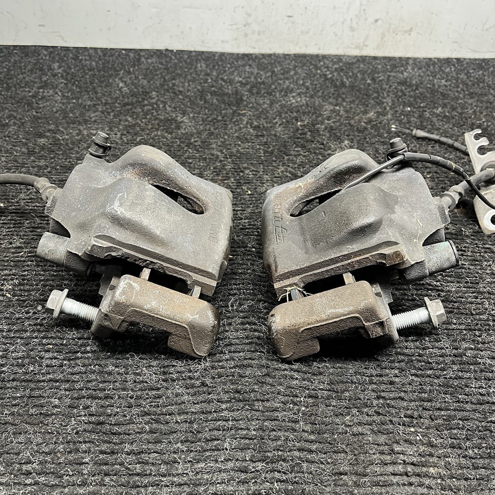 ☑️ 03-05 BMW E85 Z4 RWD SET OF 2 FRONT LEFT & RIGHT BRAKE CALIPER OEM *NOTE*