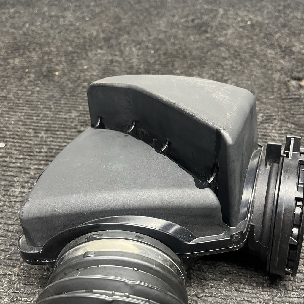 ☑️2016-2018 BMW F30 330I B48 2.0L FRONT ENGINE AIR INTAKE RESONATOR OEM 70604496