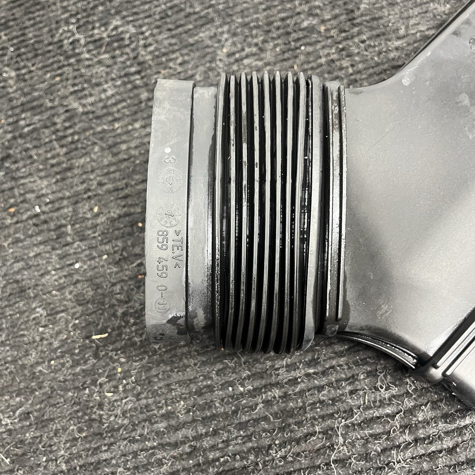 ☑️ 06-13 BMW E90 E91 E92 E93 328i 325i 330i AIR INTAKE DUCT OEM