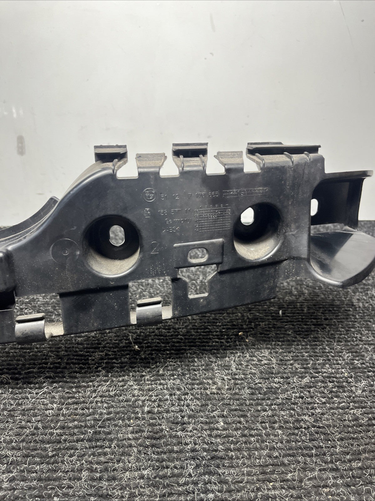 ☑️ OEM BMW E92 328 335 M3 COUPE Rear Center Bumper Mount Bracket Guide Support