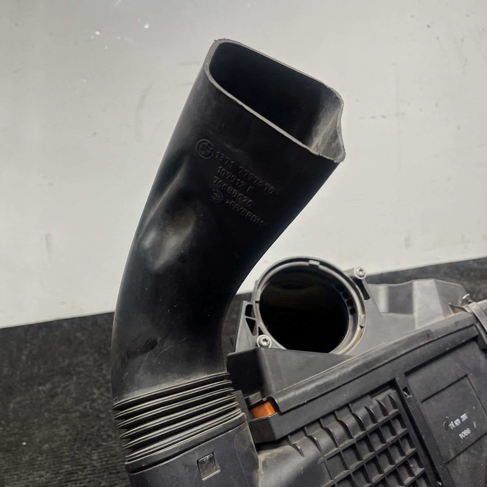 ☑️ 09-11 OEM BMW E90 335d M57 Diesel Engine Air Filter Housing Intake Silencer