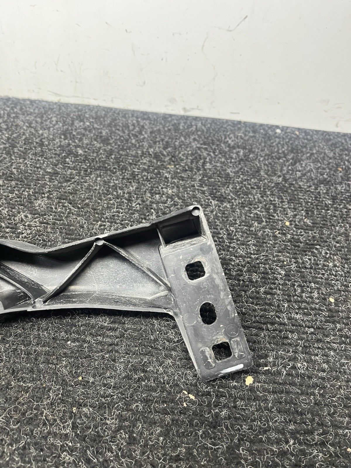 ☑️08-13 BMW E90 E92 E93 M3 OEM Passenger RightHeadlight Bracket Carrier Mount RH