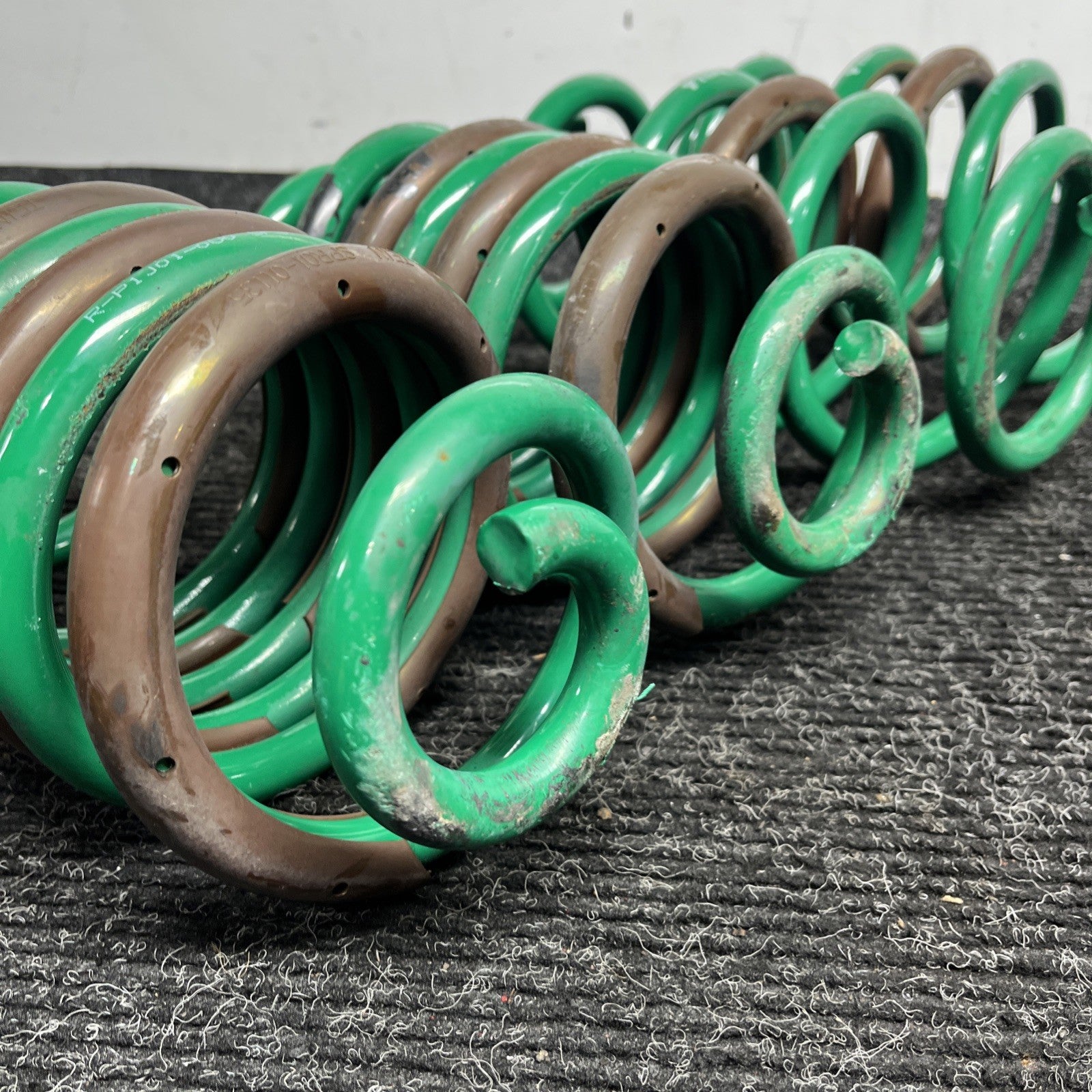 ☑️ 04 Audi S4 Tein Spring Coils SPR01-01135 R-P1 J01-0U0 TJ4