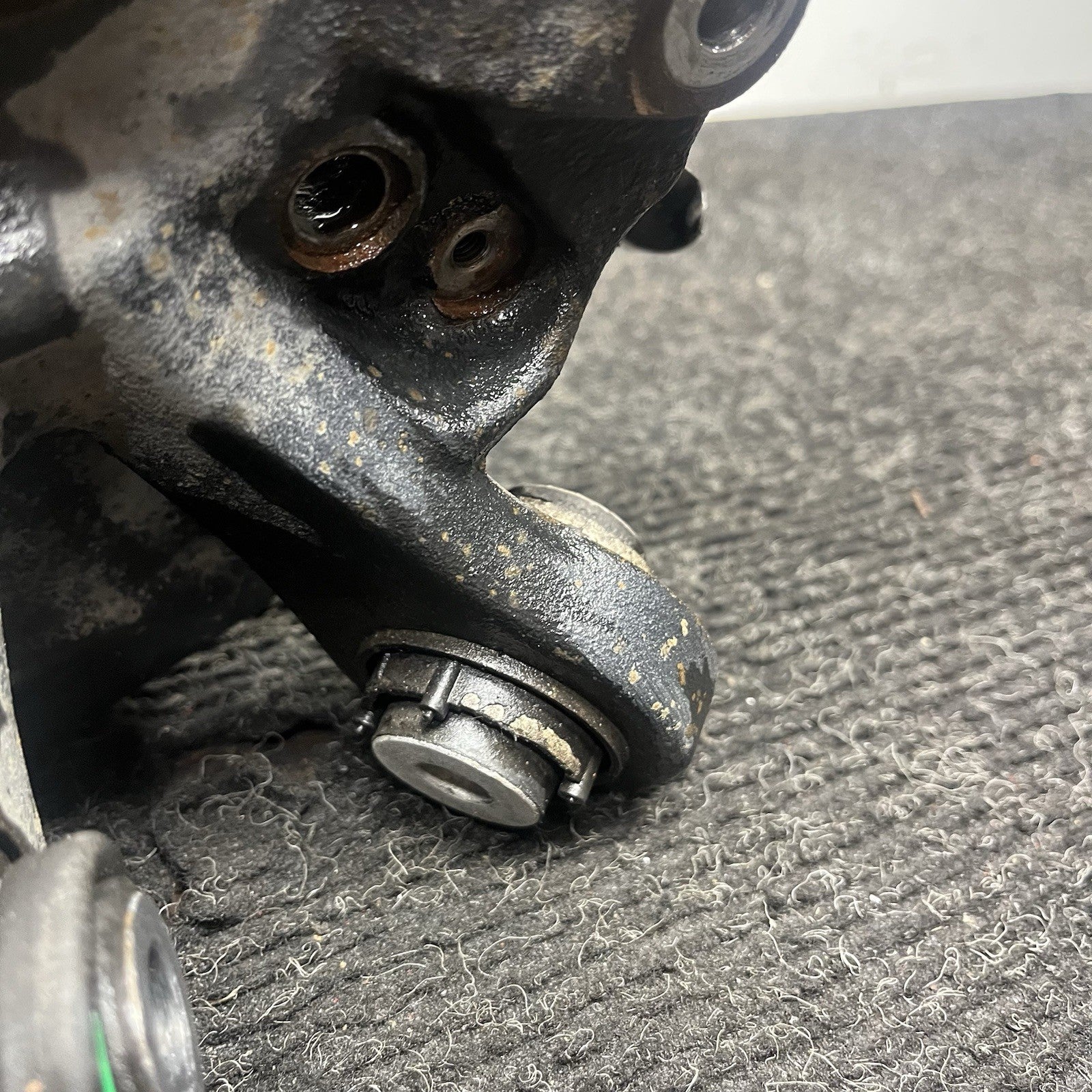 ☑️ 07-13 BMW E82 E88 E90 E92 E93 Rear Driver Hub Spindle Bearing Knuckle OEM