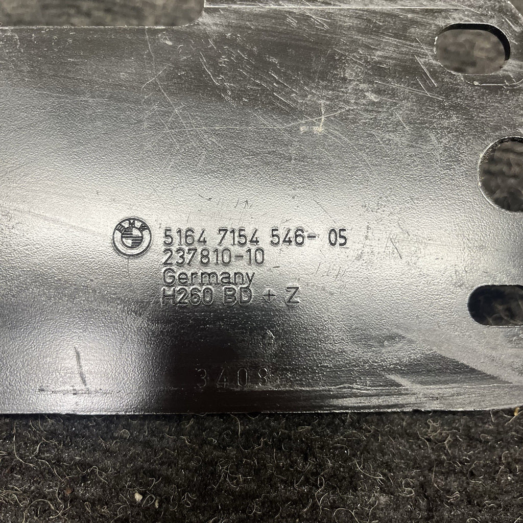 ☑️ 2007-2013 BMW E92 E93 335I RIGHT PASSENGER LOWER RADIATOR BRACKET OEM 7154546