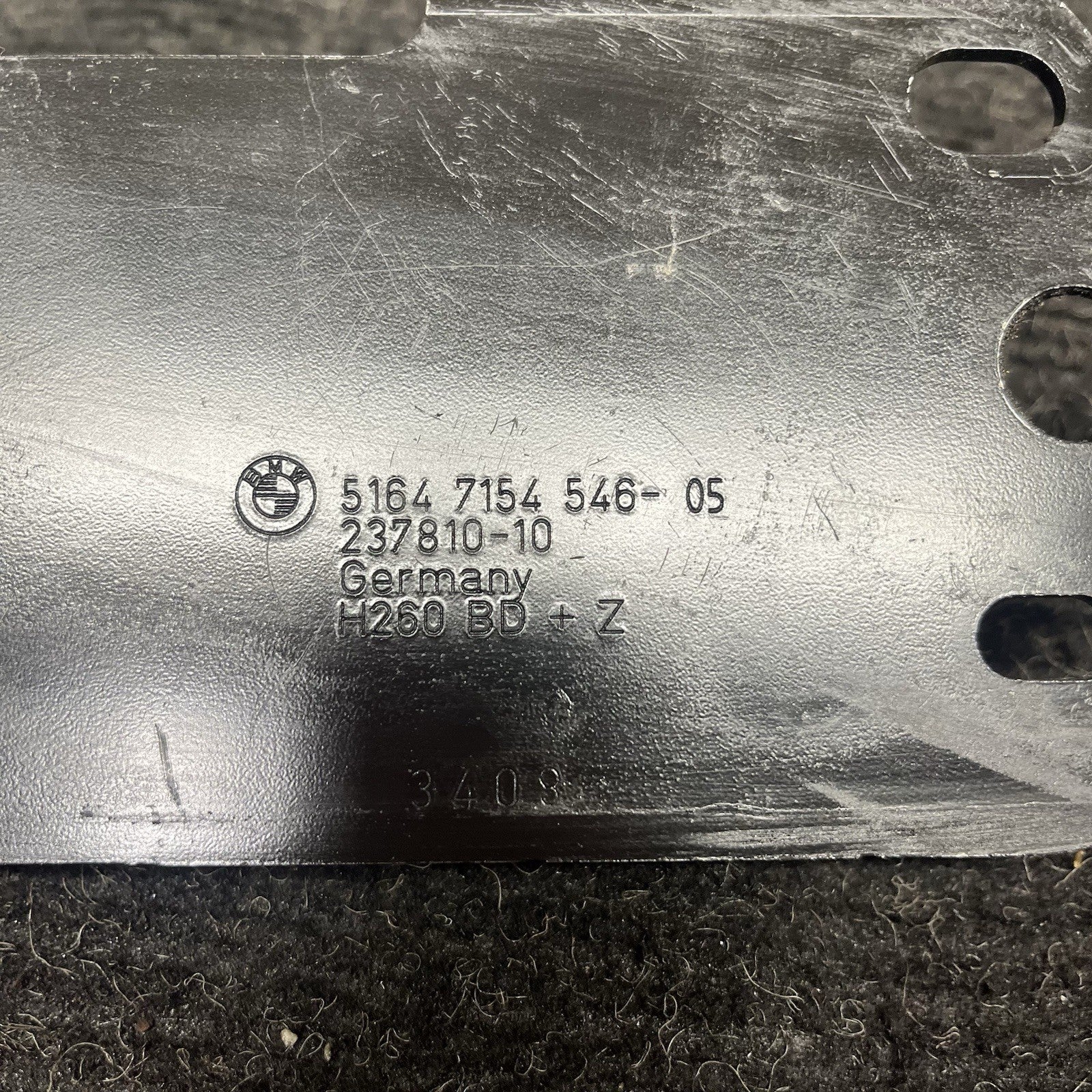 ☑️ 2007-2013 BMW E92 E93 335I RIGHT PASSENGER LOWER RADIATOR BRACKET OEM 7154546