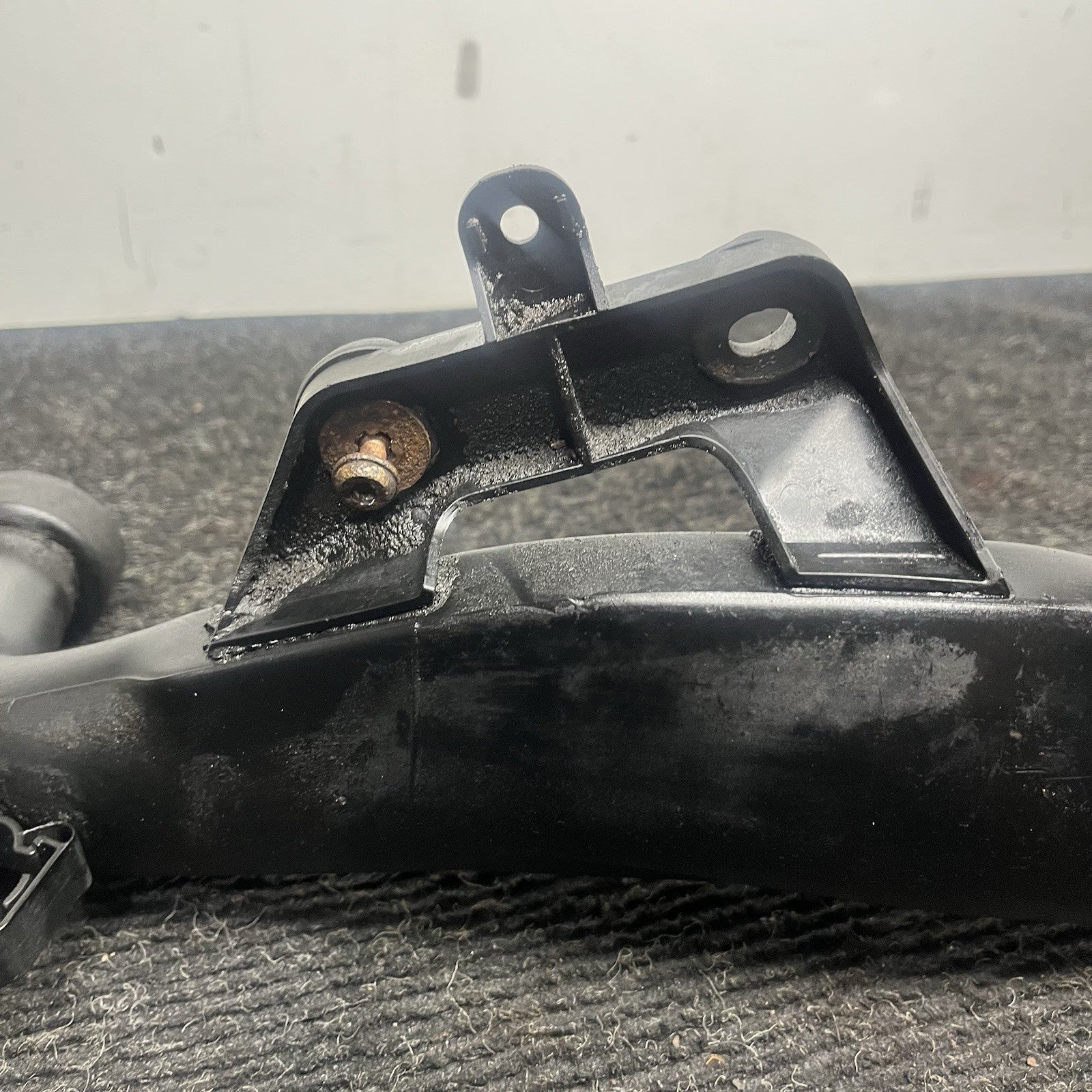 ☑️ BMW E90 335xi Air Intake Pipe Duct Induction Tube Front Engine N54 OEM