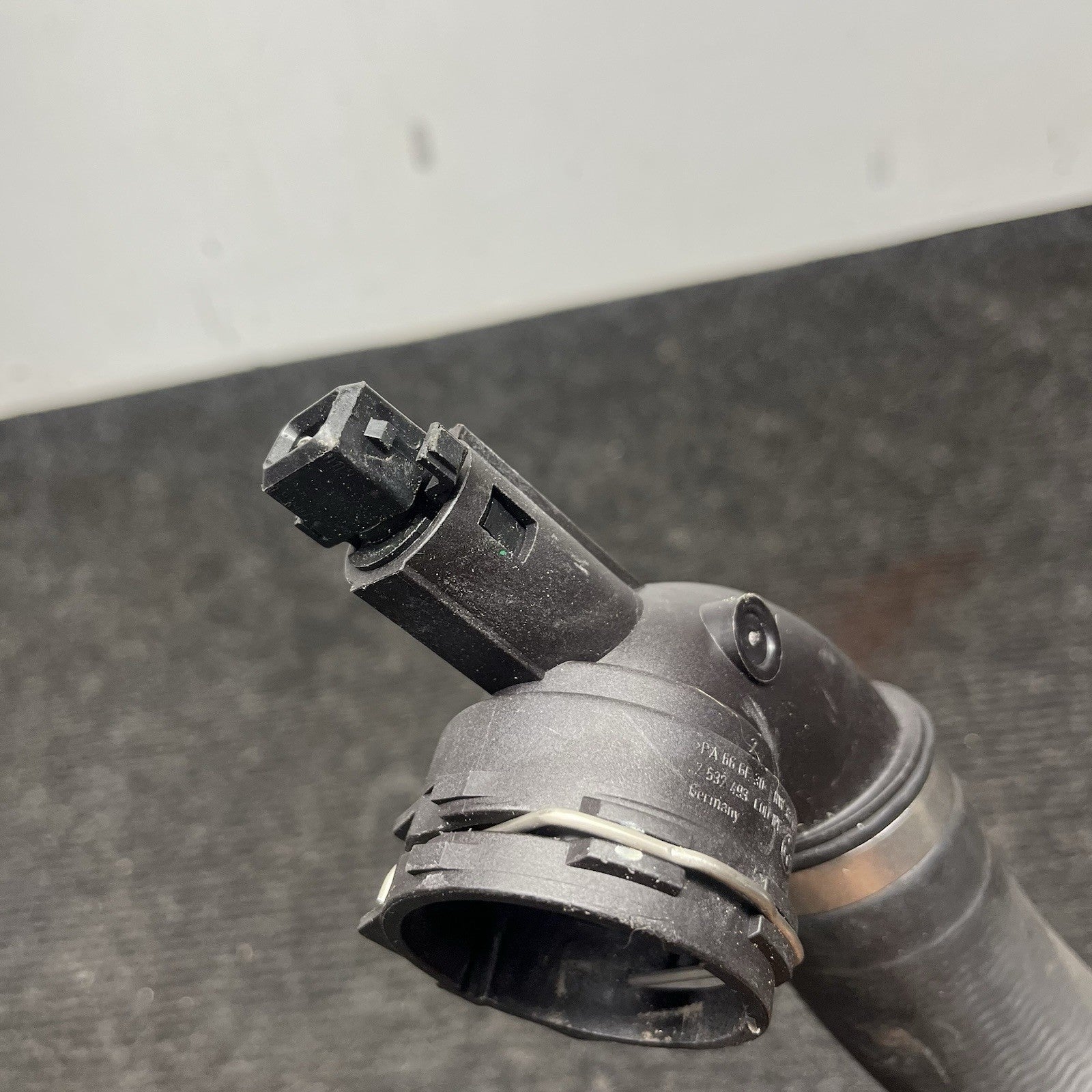☑️ 08-13 BMW E90 E82 Front Radiator Lower Coolant Inlet Hose Pipe 7532493 OEM