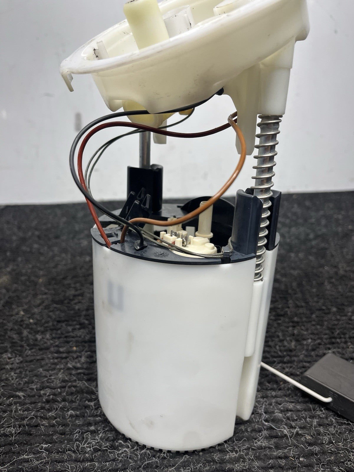 ☑️ 06-13 BMW E90 E84 E82 E88 E92 128i 135i 335i X1 Right Fuel Pump Assembly OEM