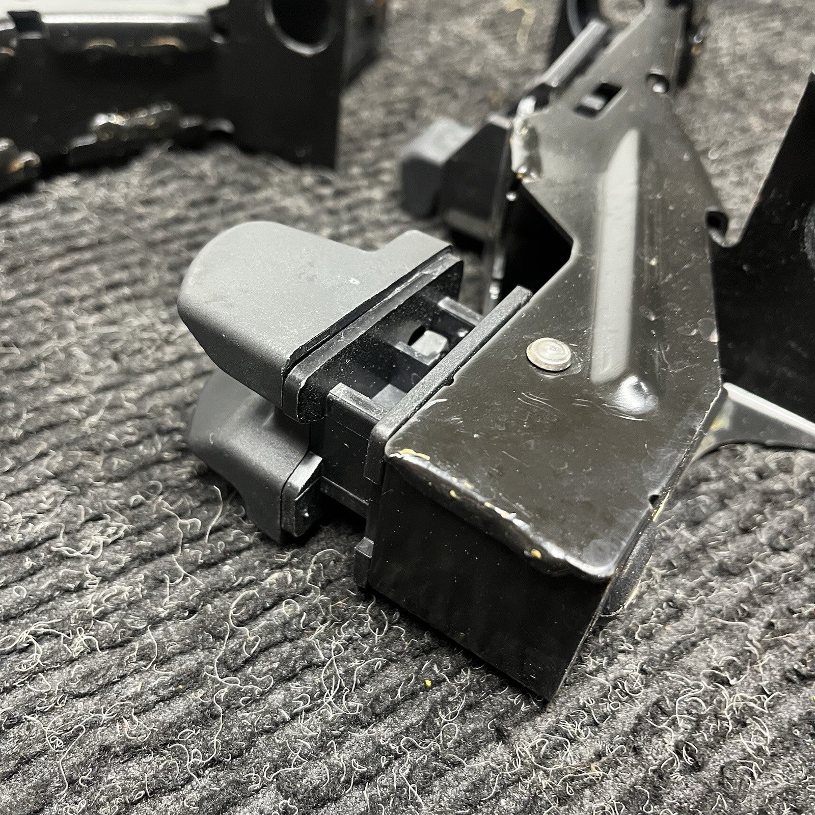 ☑️ 07-13 BMW E93 328i 335i M3 Right Side Convertible Hardtop Bracket Latch OEM