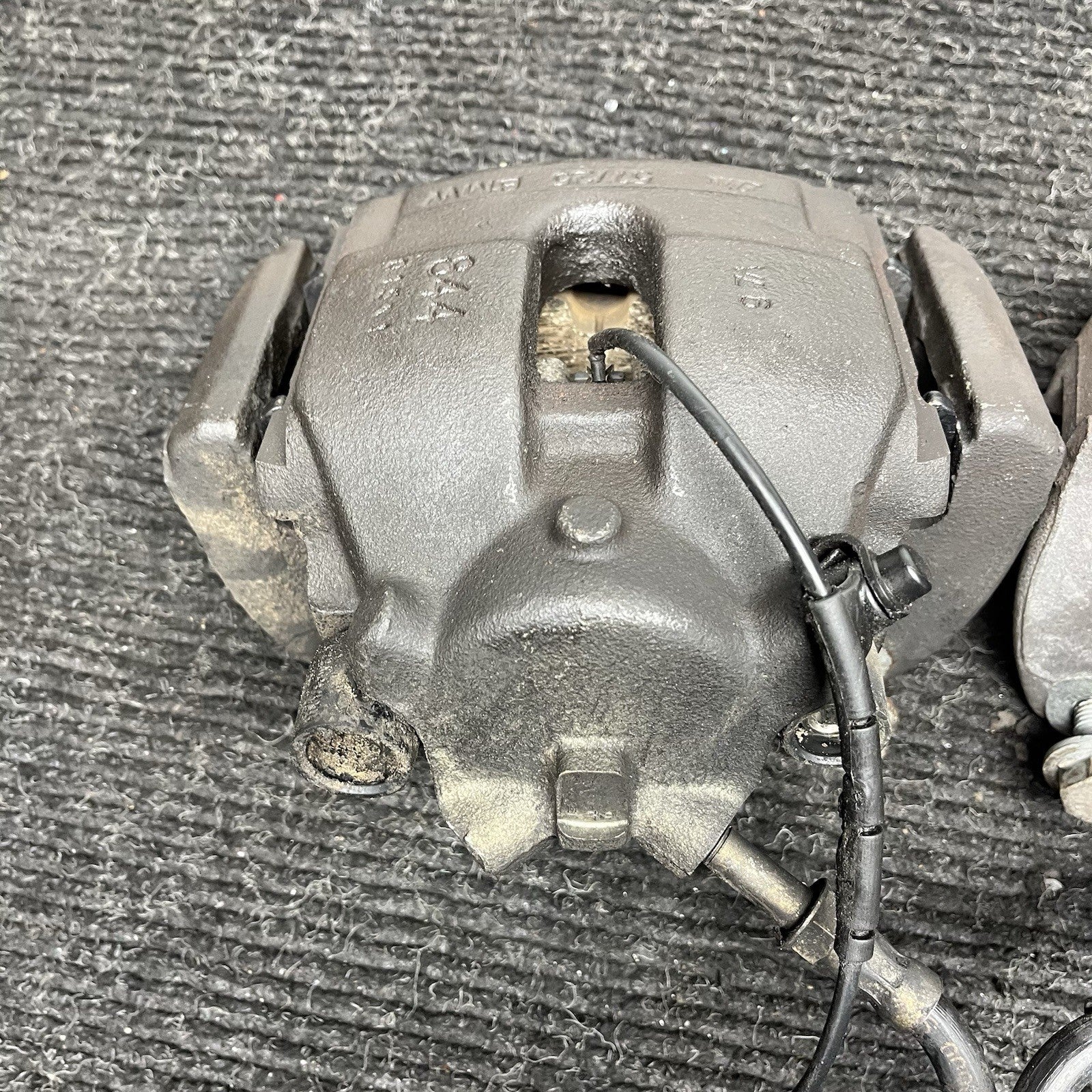 ☑️ 06-08 BMW E85 Z4 N52 3.0si RWD SET OF 2 FRONT LEFT & RIGHT BRAKE CALIPER OEM