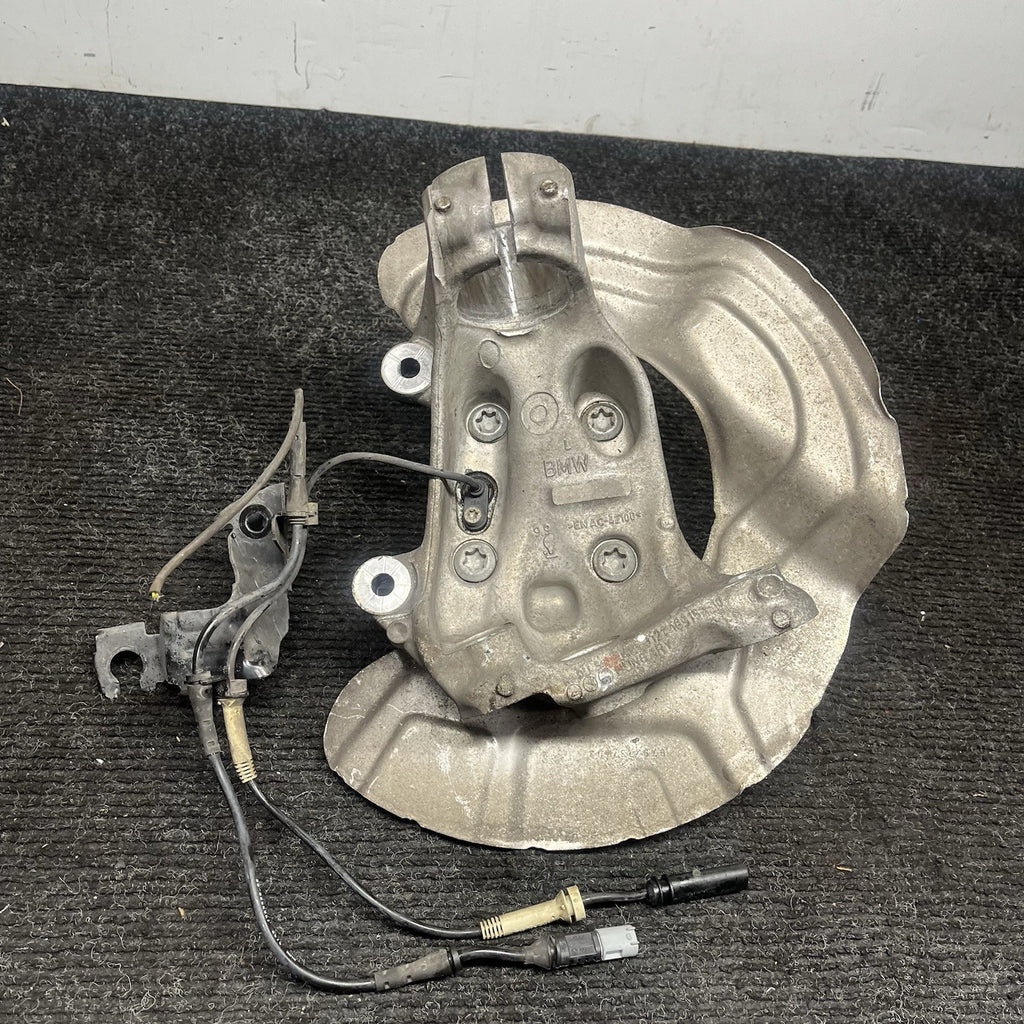 ☑️ 14-17 BMW F22 F23 M235i Front Left Driver Spindle Knuckle Hub RWD OEM