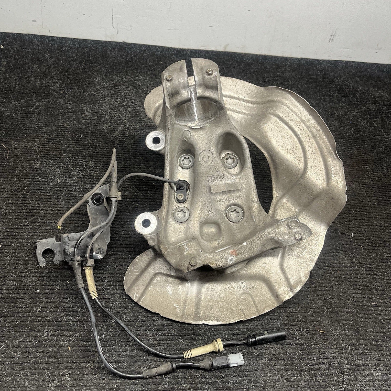 ☑️ 14-17 BMW F22 F23 M235i Front Left Driver Spindle Knuckle Hub RWD OEM