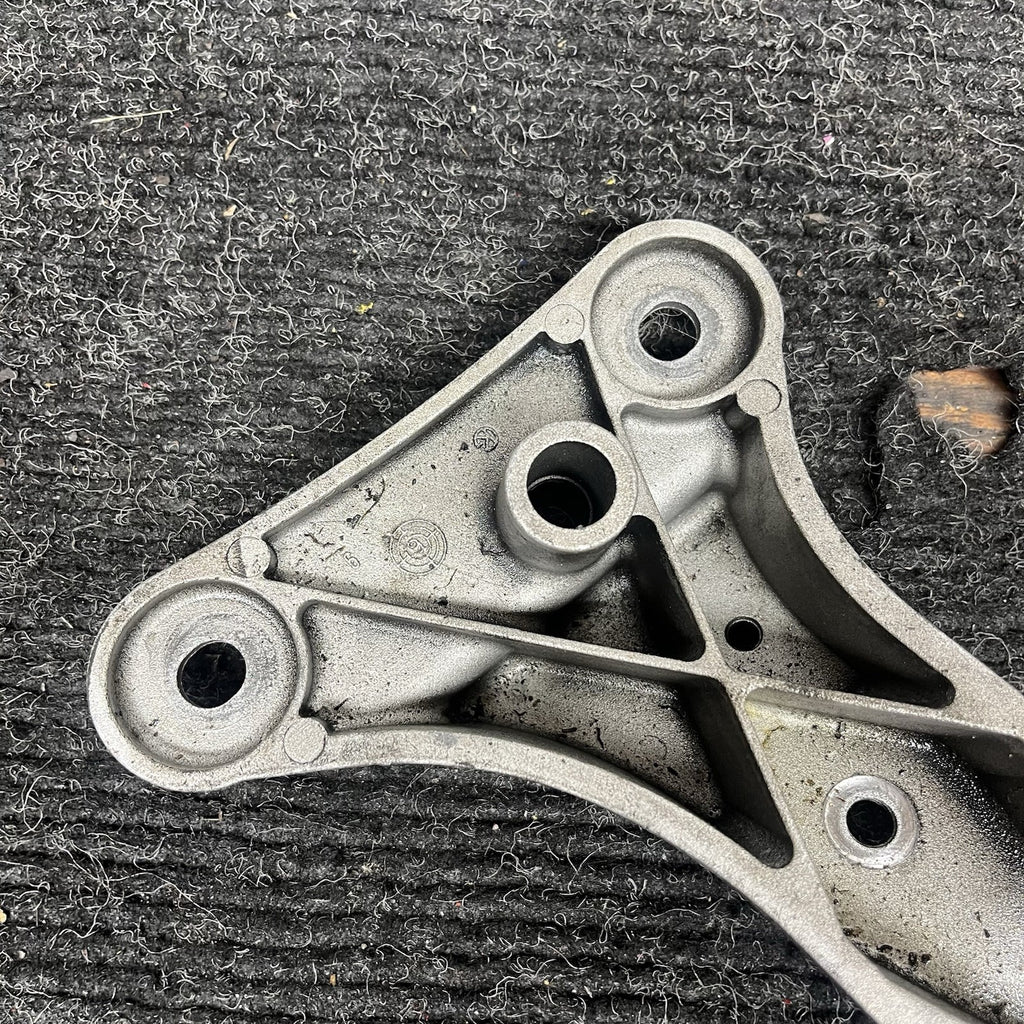 ☑️ 06-13 BMW E92 335i Automatic Transmission Mount Bracket Support OEM