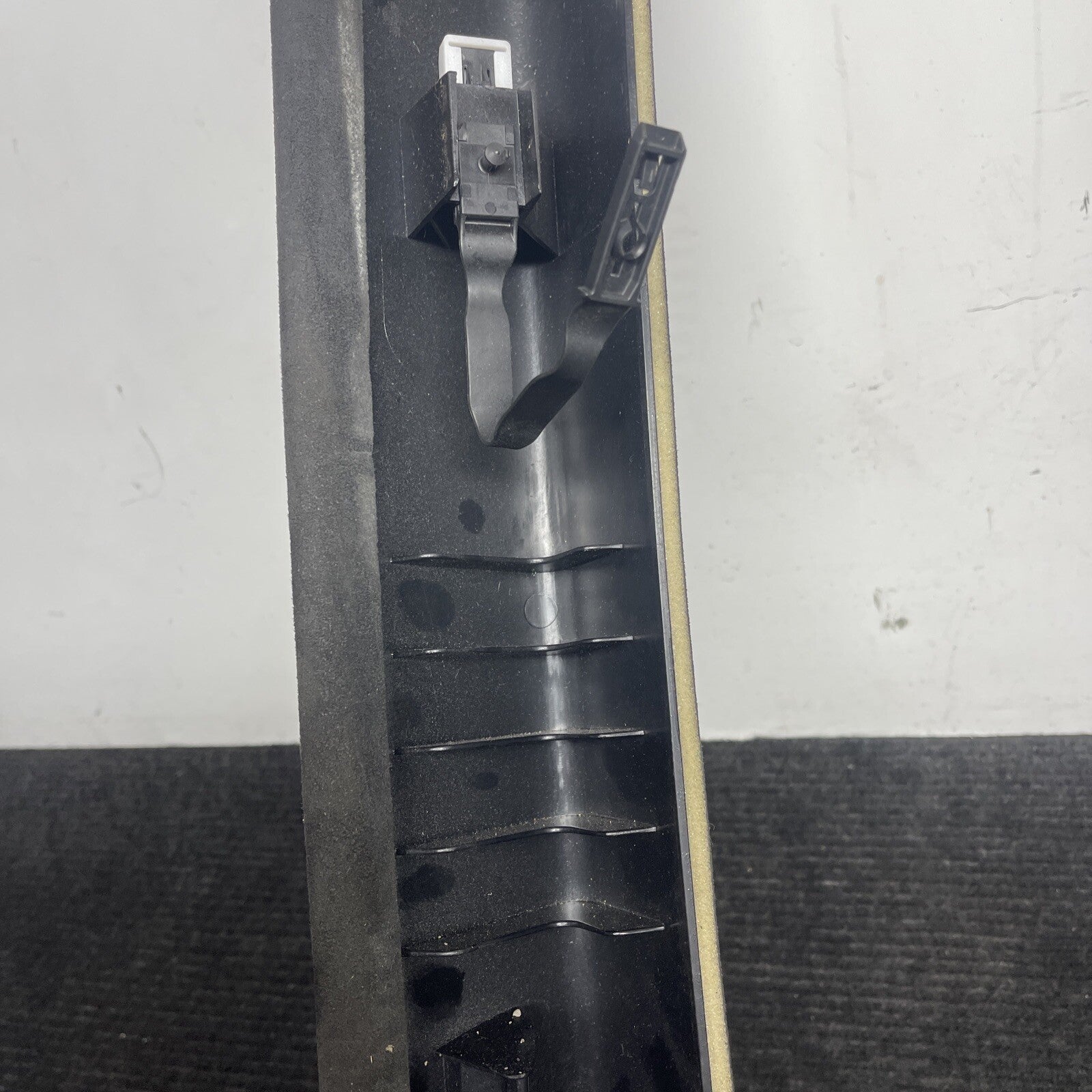 ☑️ MASERATI GHIBLI WINDSHIELD LEFT DRIVER SIDE A PILLAR TRIM COVER OEM 2014-2020