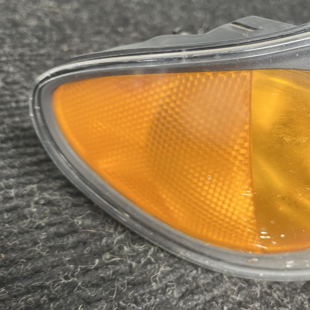 ☑️ 2002-05 BMW E46 330i 325i Sedan Passenger Indicator Turn Signal Lamp