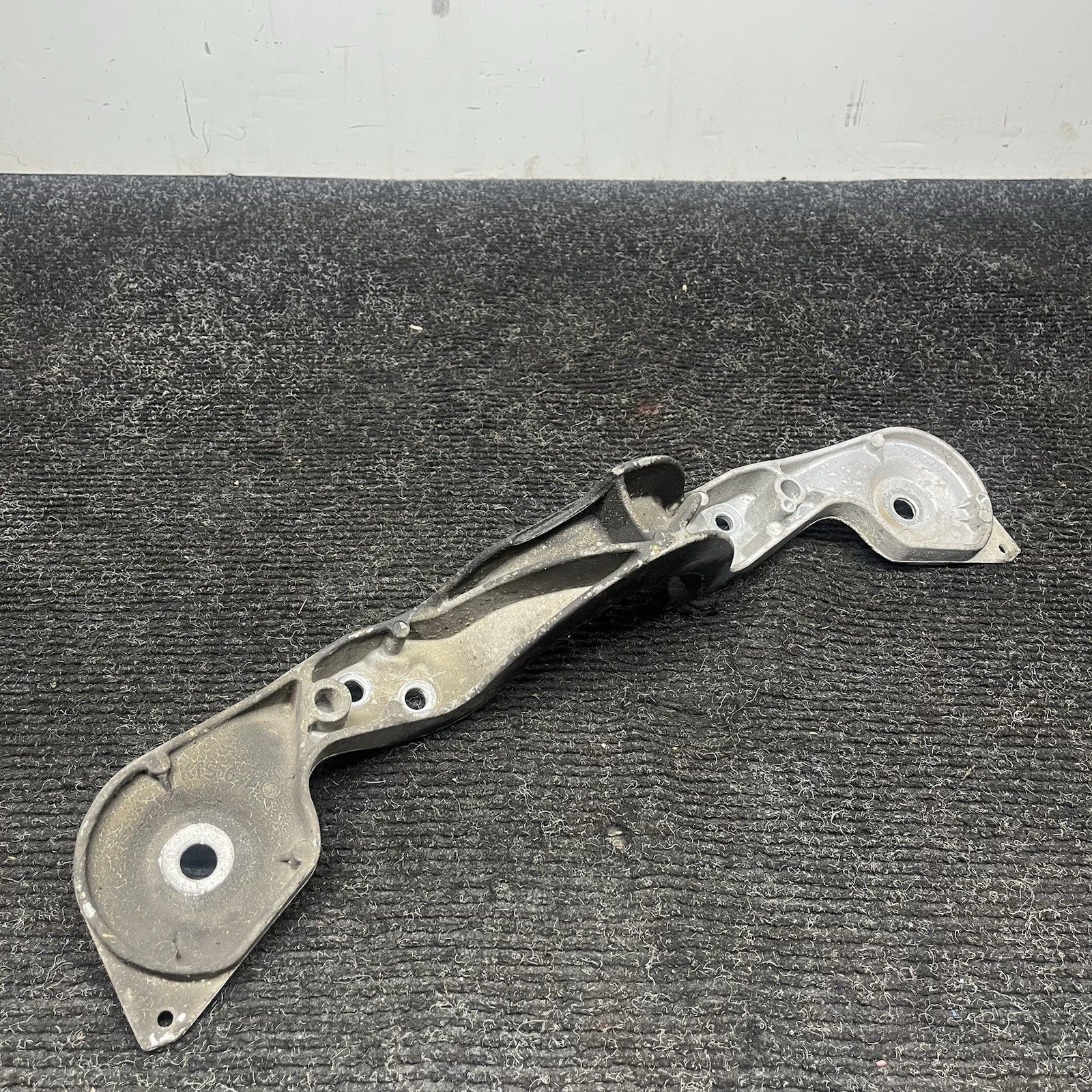 ☑️ 2001-2005 BMW 330ci 330i E46 RWD REAR DIFFERENTIAL MOUNT SUPPORT BRACKET OEM