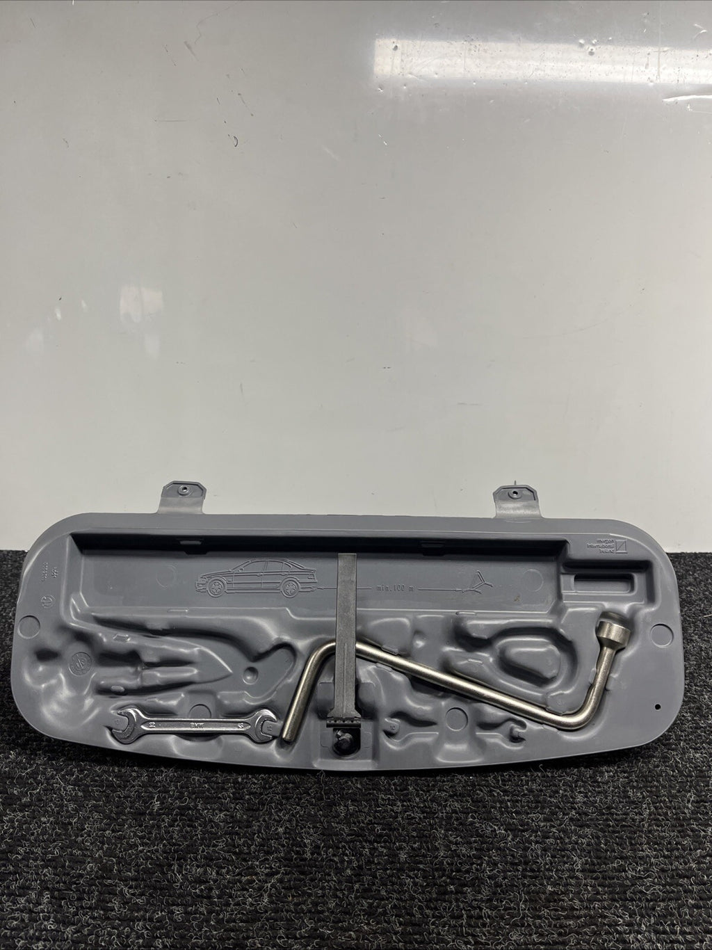 ☑️ 01-06 BMW E46 CONVERTIBLE SPARE TIRE TOOL KIT W CASE 1096200 OEM