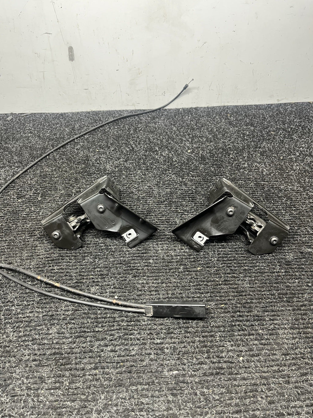 ☑️07-13 BMW 330i 328i 335i E90 E92 E93 Hood Latch and Mounting Bracket Set Cable
