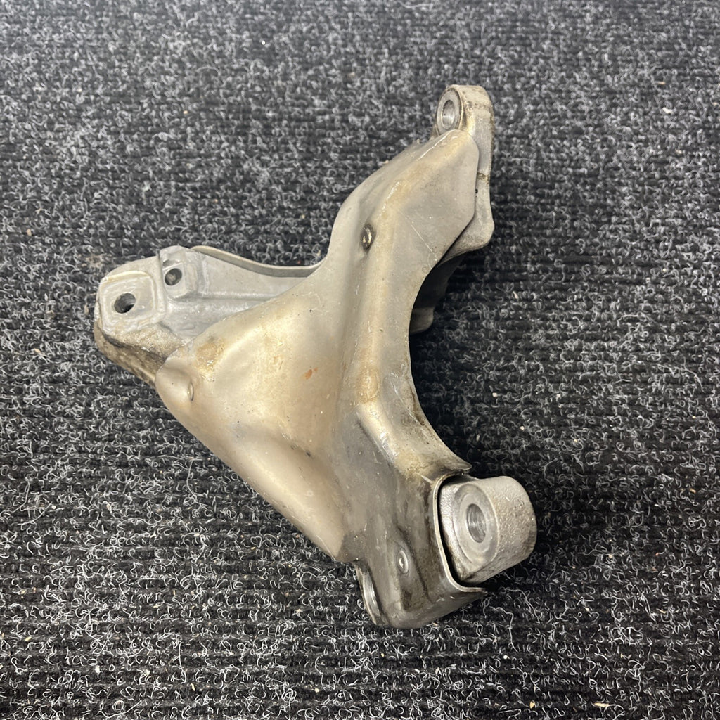 ☑️ 07-11 BMW E82 E88 E90 E92 135i 335i Right Passenger Engine Mount Bracket OEM