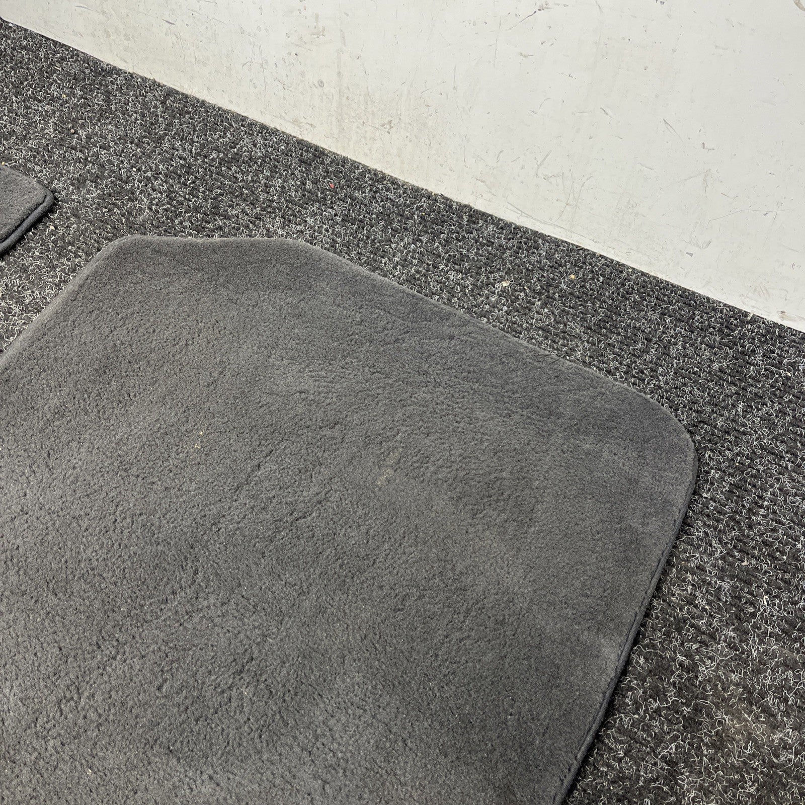 ☑️ Bmw Black Floor Mats Set Part Number 106480-11 OEM 3 And 5 Series