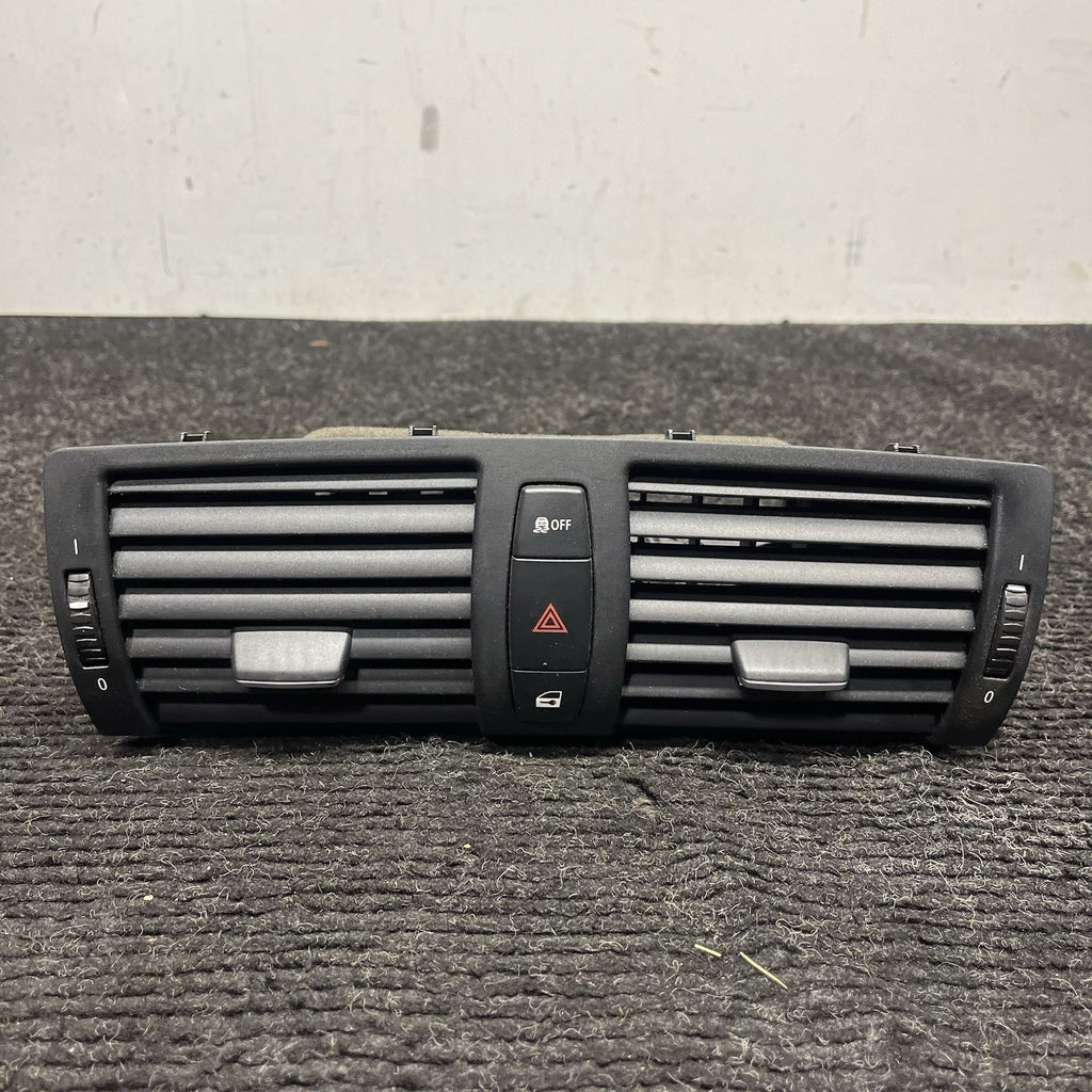 ☑️ 08-13 OEM BMW E82 E88 128 135 Central Dash Dashboard Air Vent Hazard Light