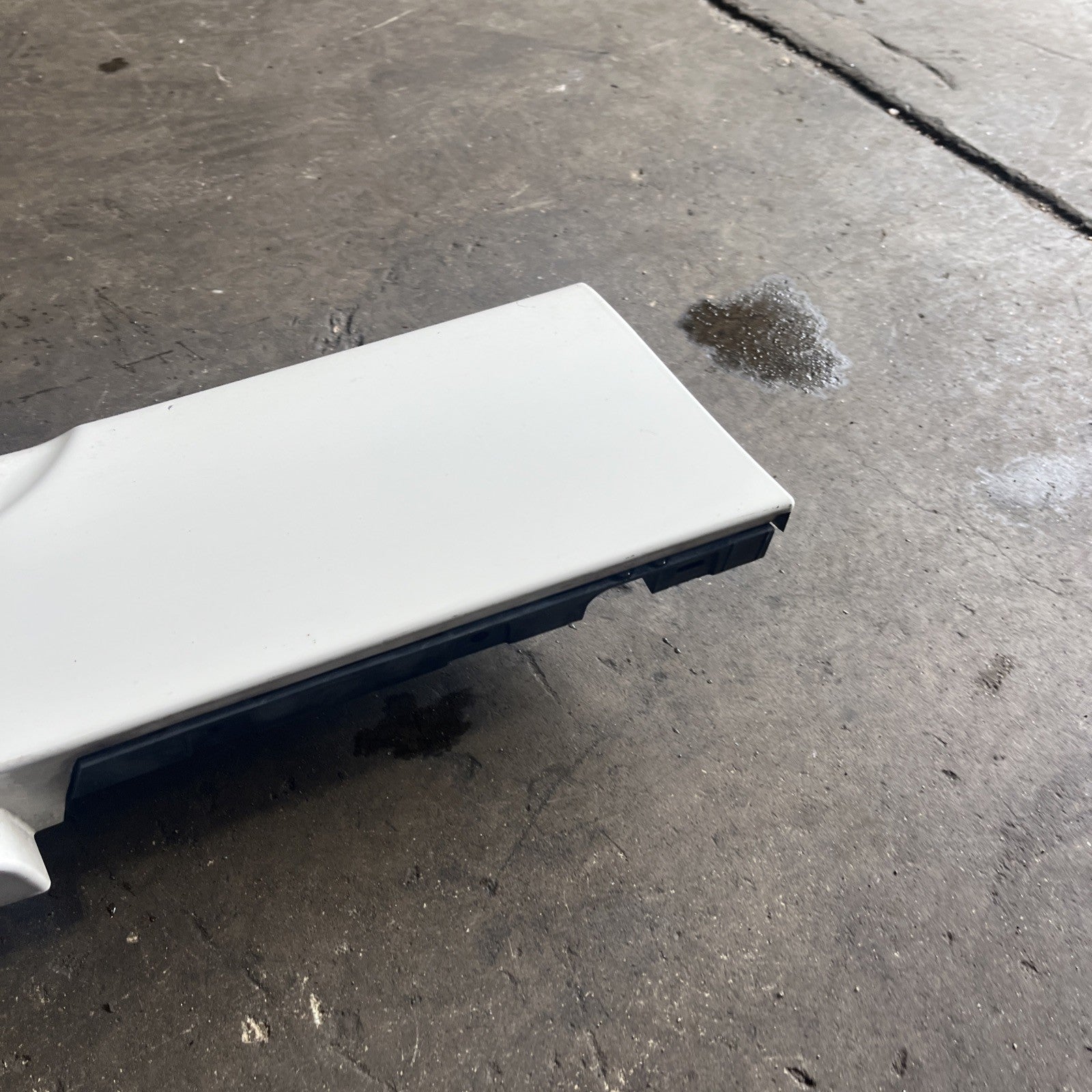 ☑️08-13 OEM BMW E88 E82 135 MSport Left Driver Side Skirt Rocker Panel White
