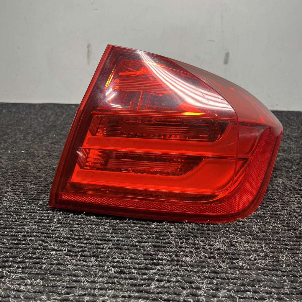 ☑️ 2012-2015 BMW F30 320i 328i Sedan Rear Right Outer Taillight Tail Light OEM