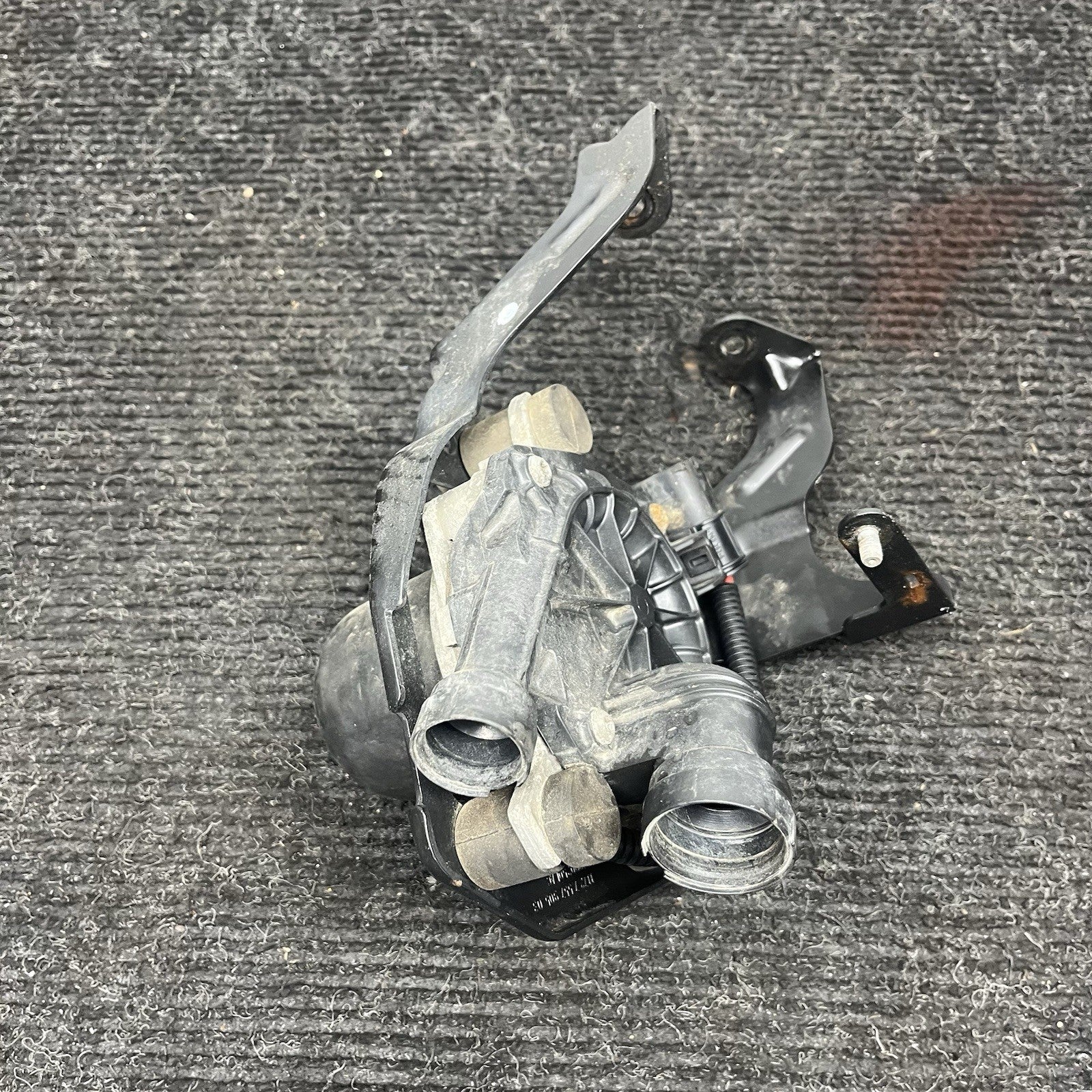 ☑️ OEM BMW E82 E88 E90 E91 E92 E93 128 328 N51 N52 Smog Air Injection Pump